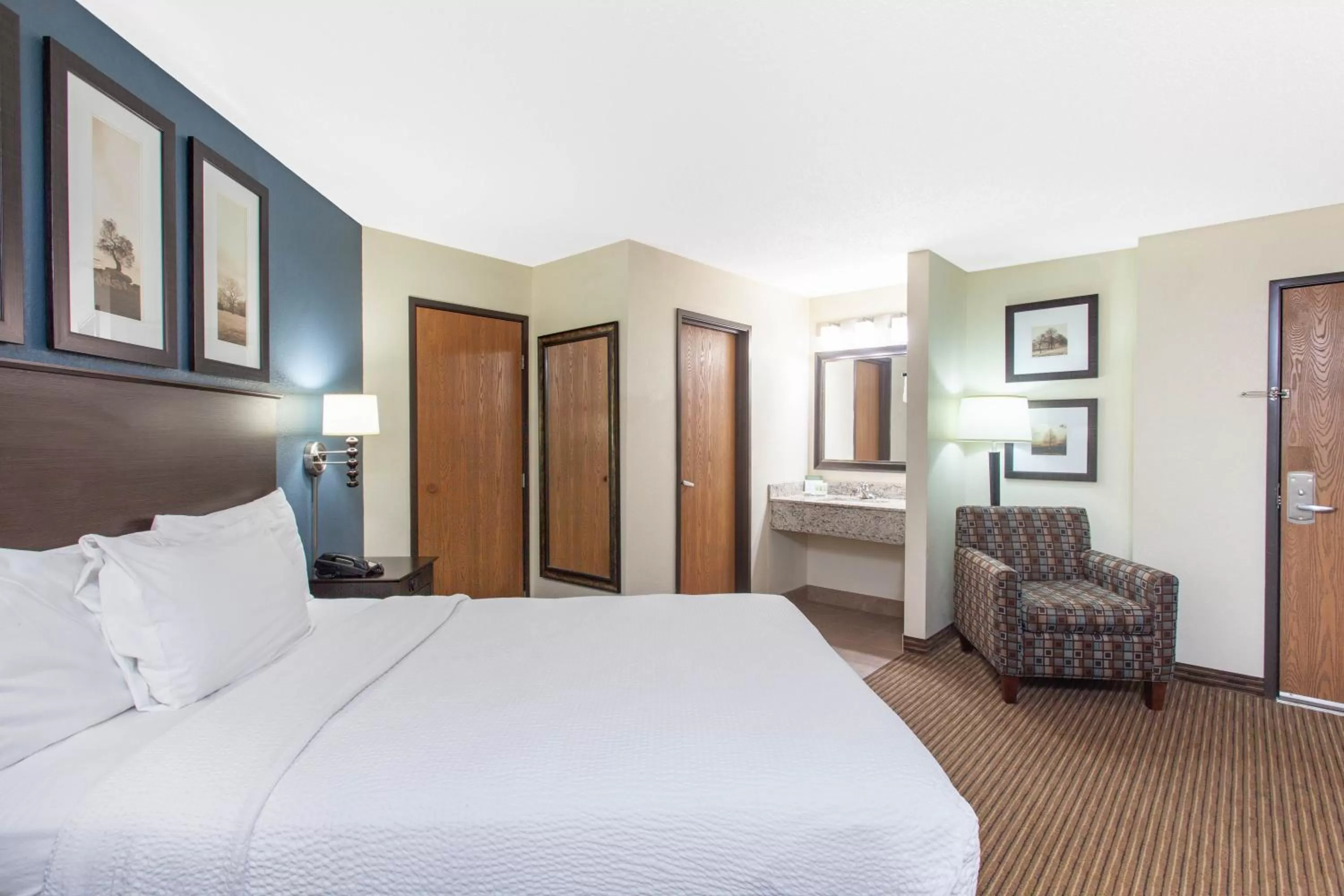 Bedroom, Bed in AmericInn by Wyndham Mankato Event Center near MSU