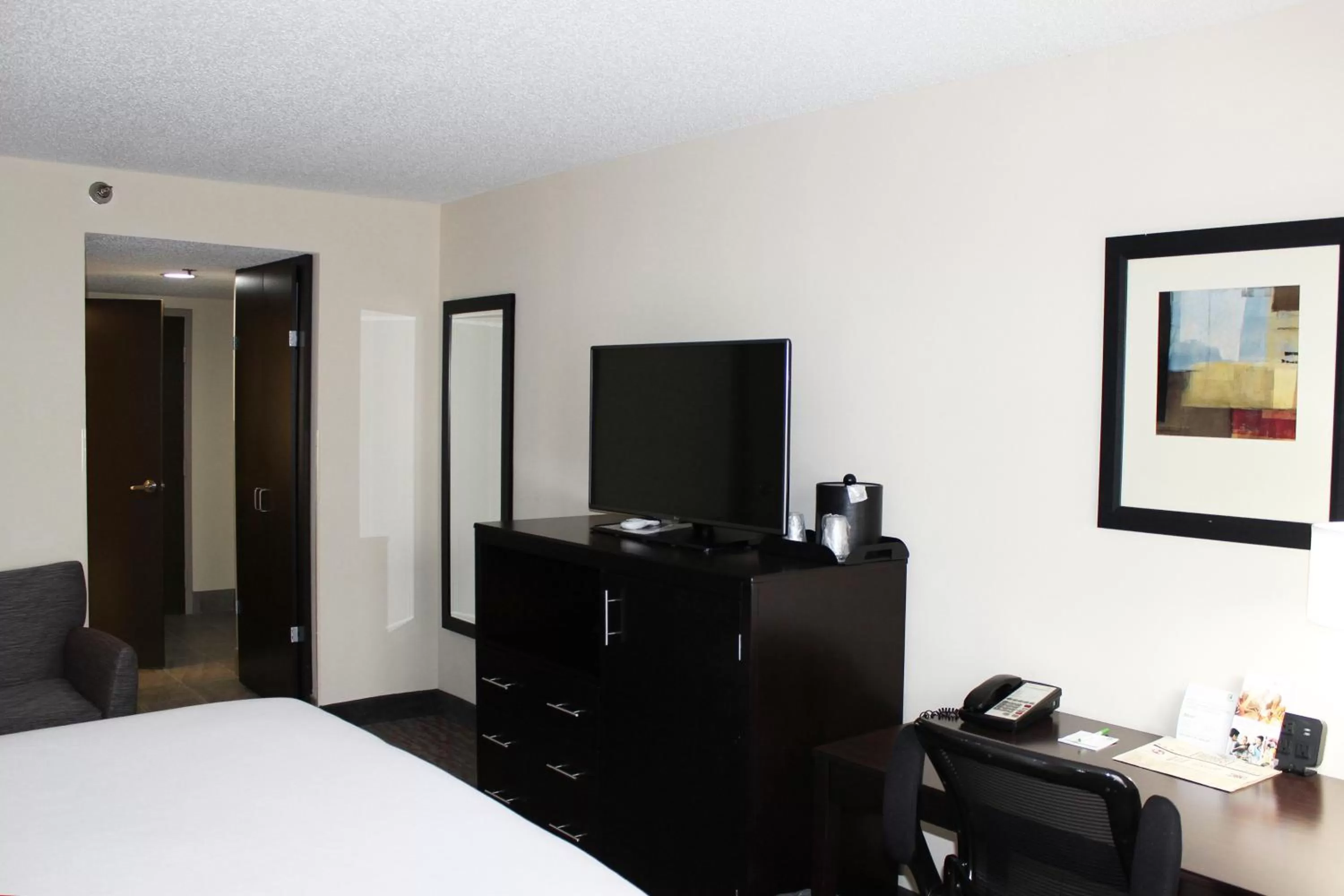 Photo of the whole room, Bed in Holiday Inn Hotel Atlanta-Tucker, a Full Service Hotel