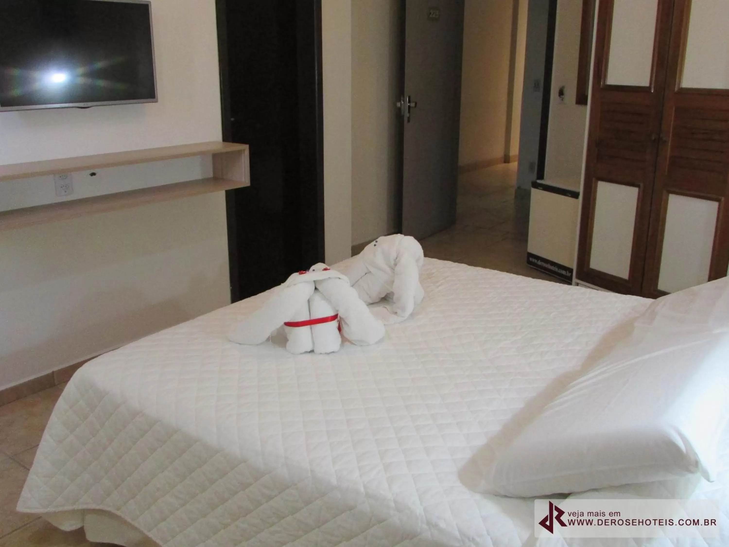 Bed in De Rose Palace Hotel