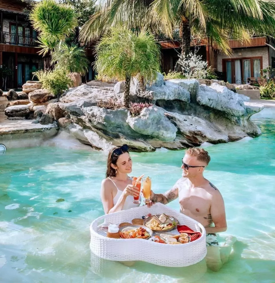 Swimming pool in Rocks Beach Boutique