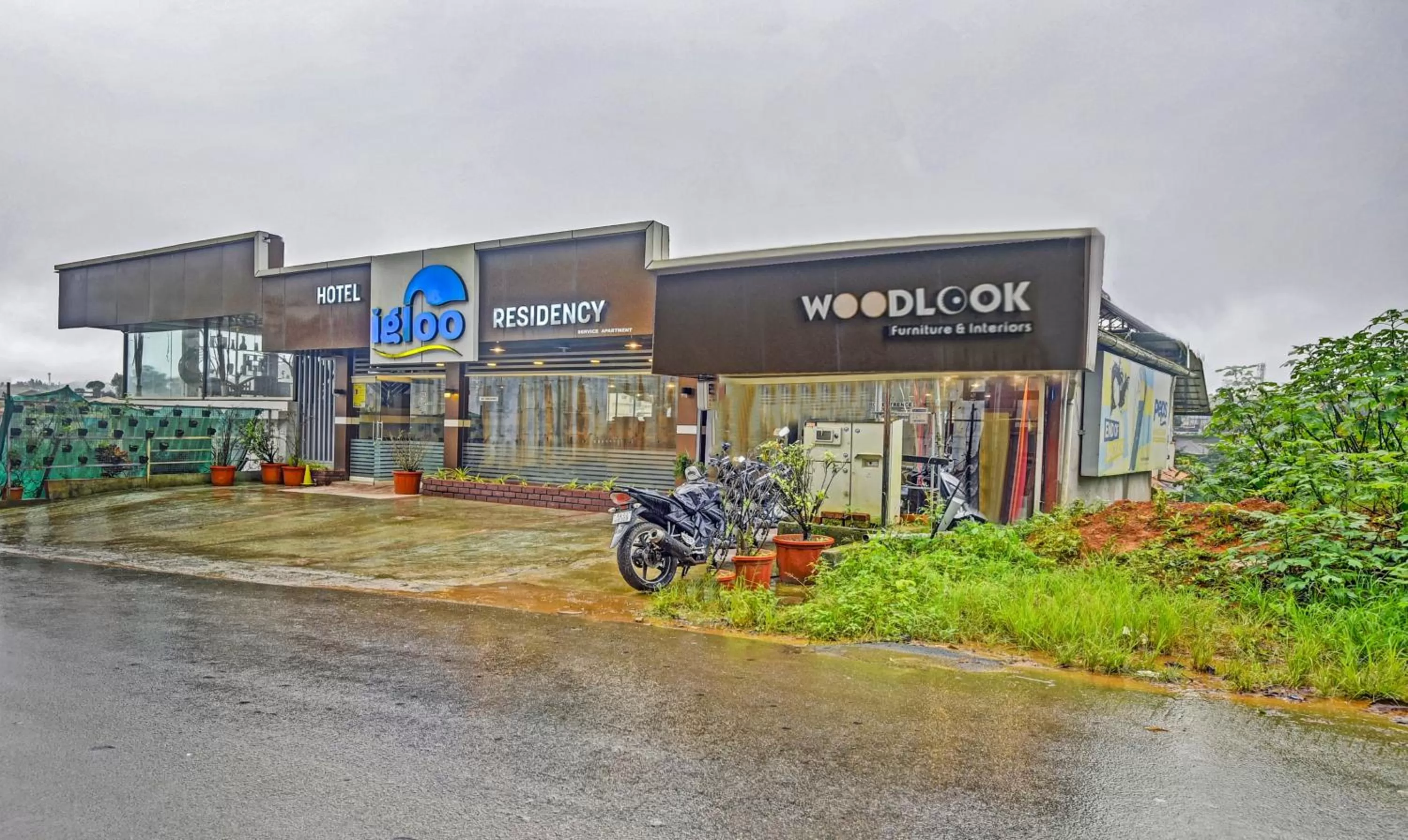 Property building in Itsy Hotels Igloo Residency, 400 Meters From Raja Seat Garden