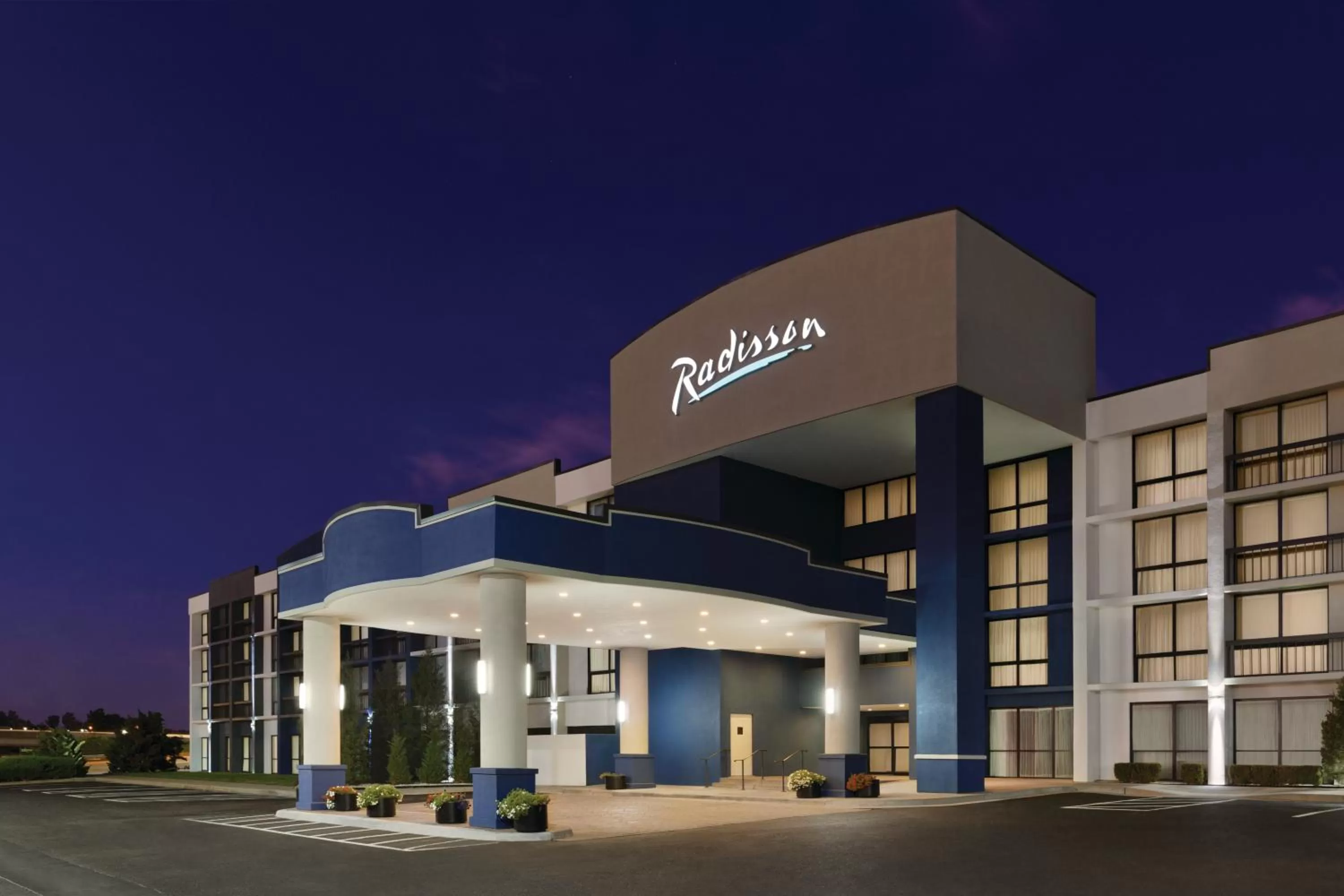 Property building in Radisson Hotel Lenexa Overland Park