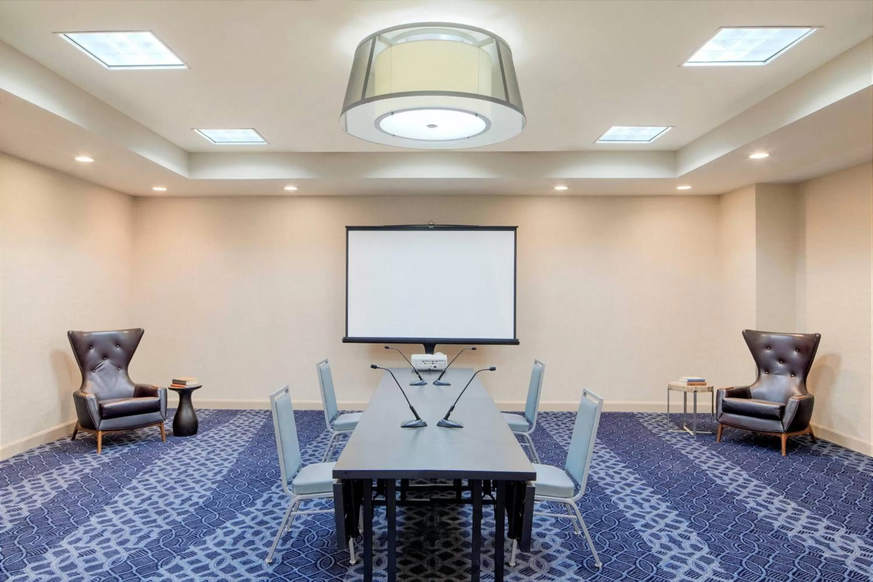 Meeting/conference room in Delta Hotels by Marriott Philadelphia Airport
