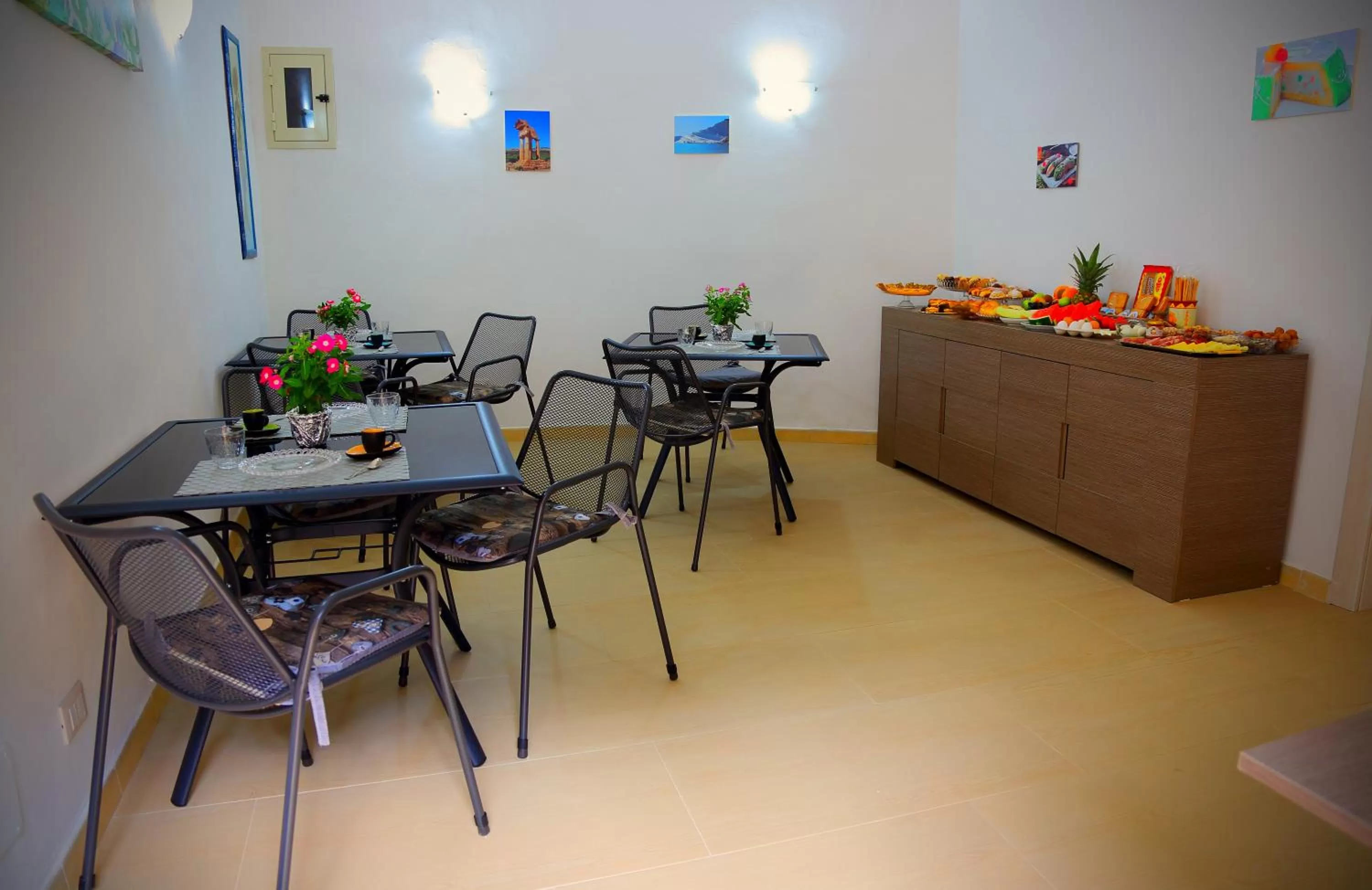 Communal lounge/ TV room in B&B Il Melograno Antico con Terrazza e Giardino