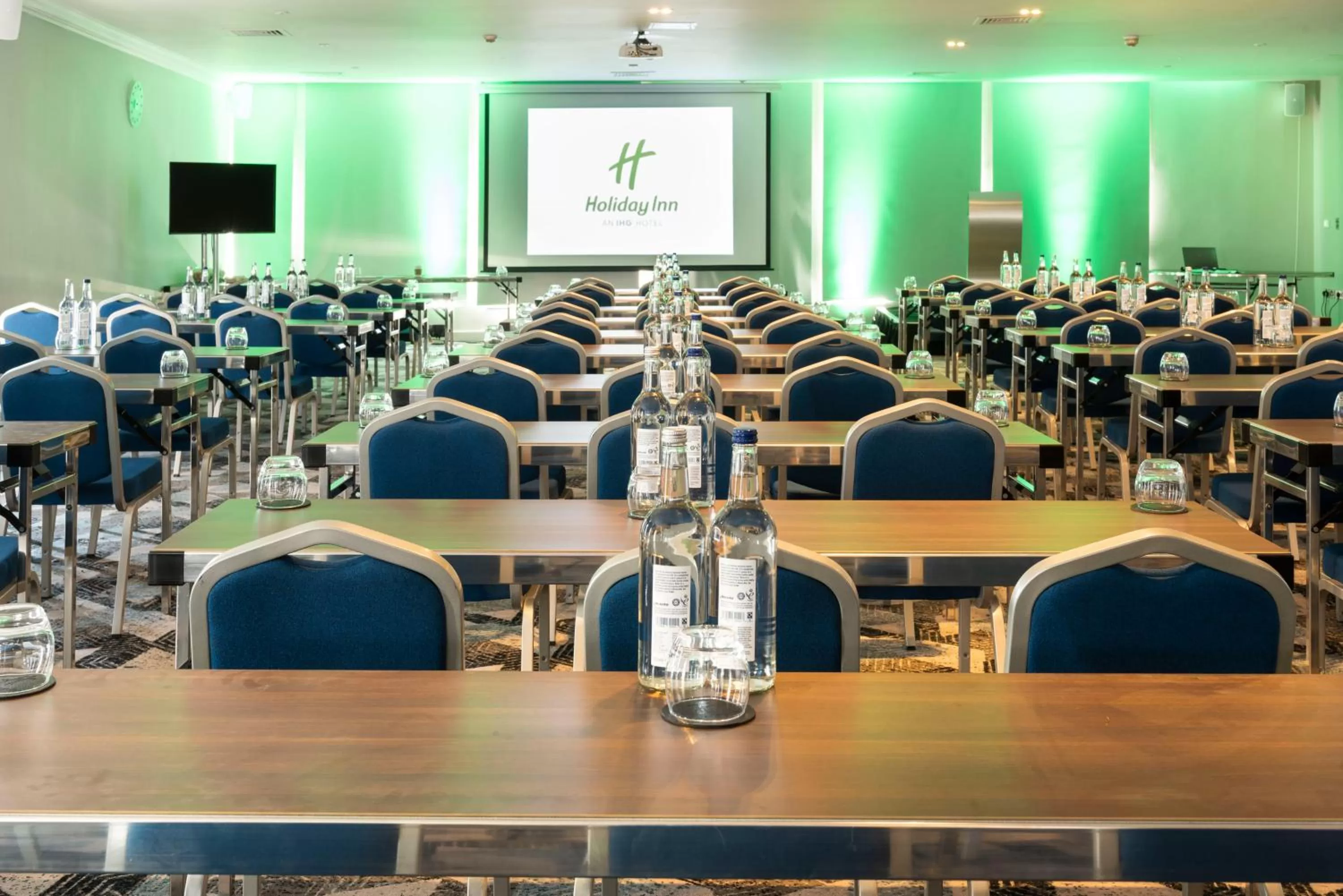 Meeting/conference room in Holiday Inn Birmingham M6, Jct7 by IHG