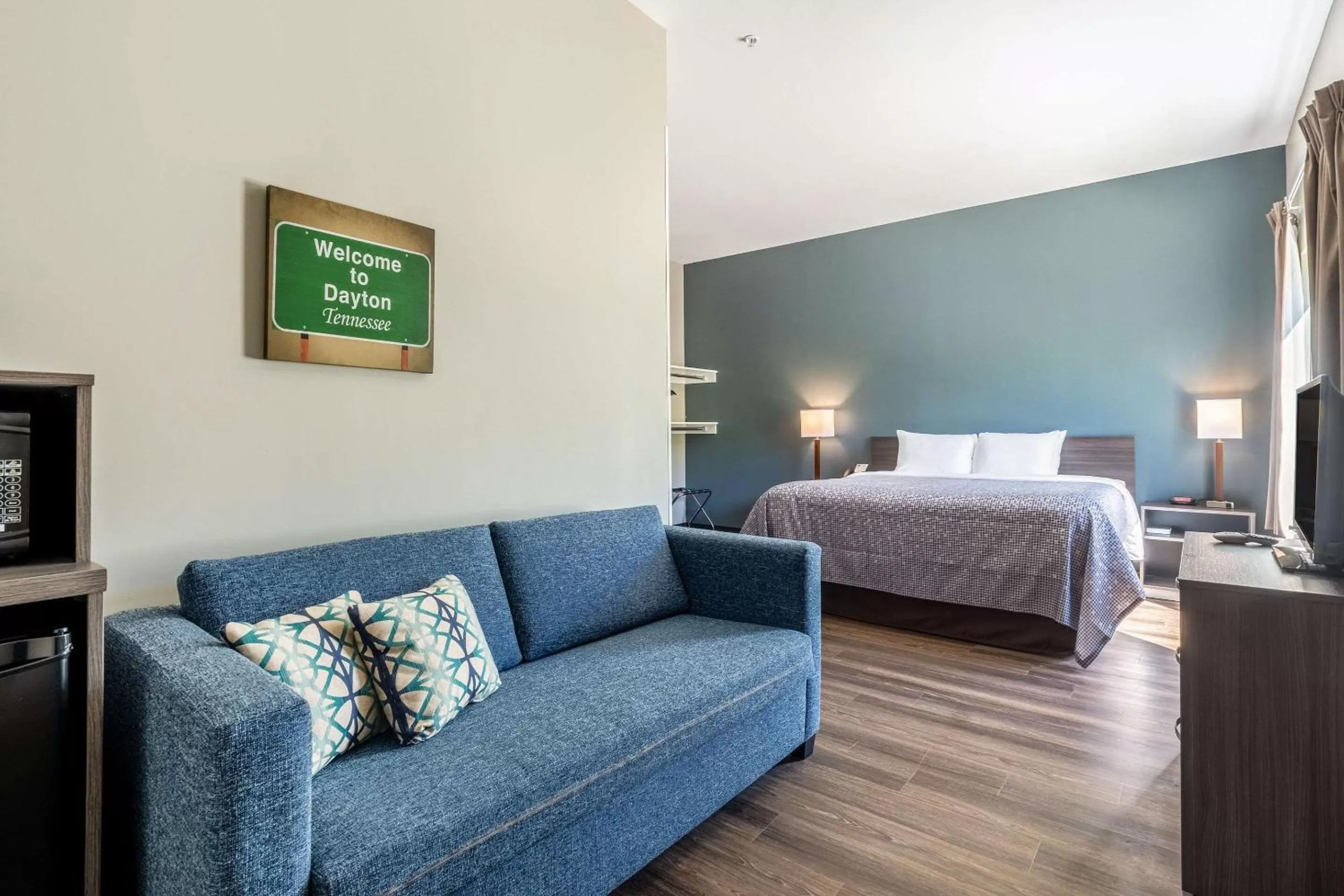 Photo of the whole room, Bed in Econo Lodge Dayton North