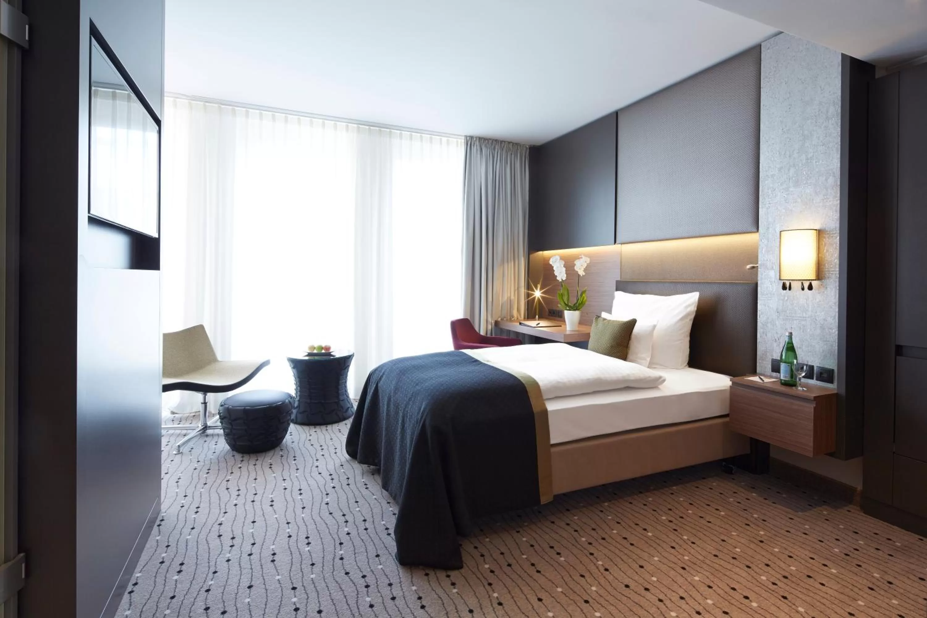 Photo of the whole room, Bed in Steigenberger Hotel Am Kanzleramt