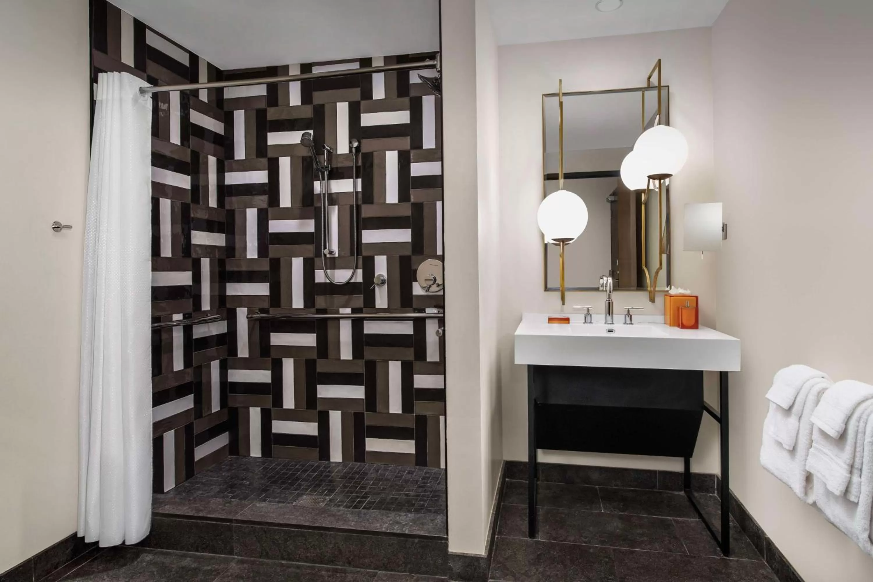 Bathroom in The Troubadour Hotel New Orleans