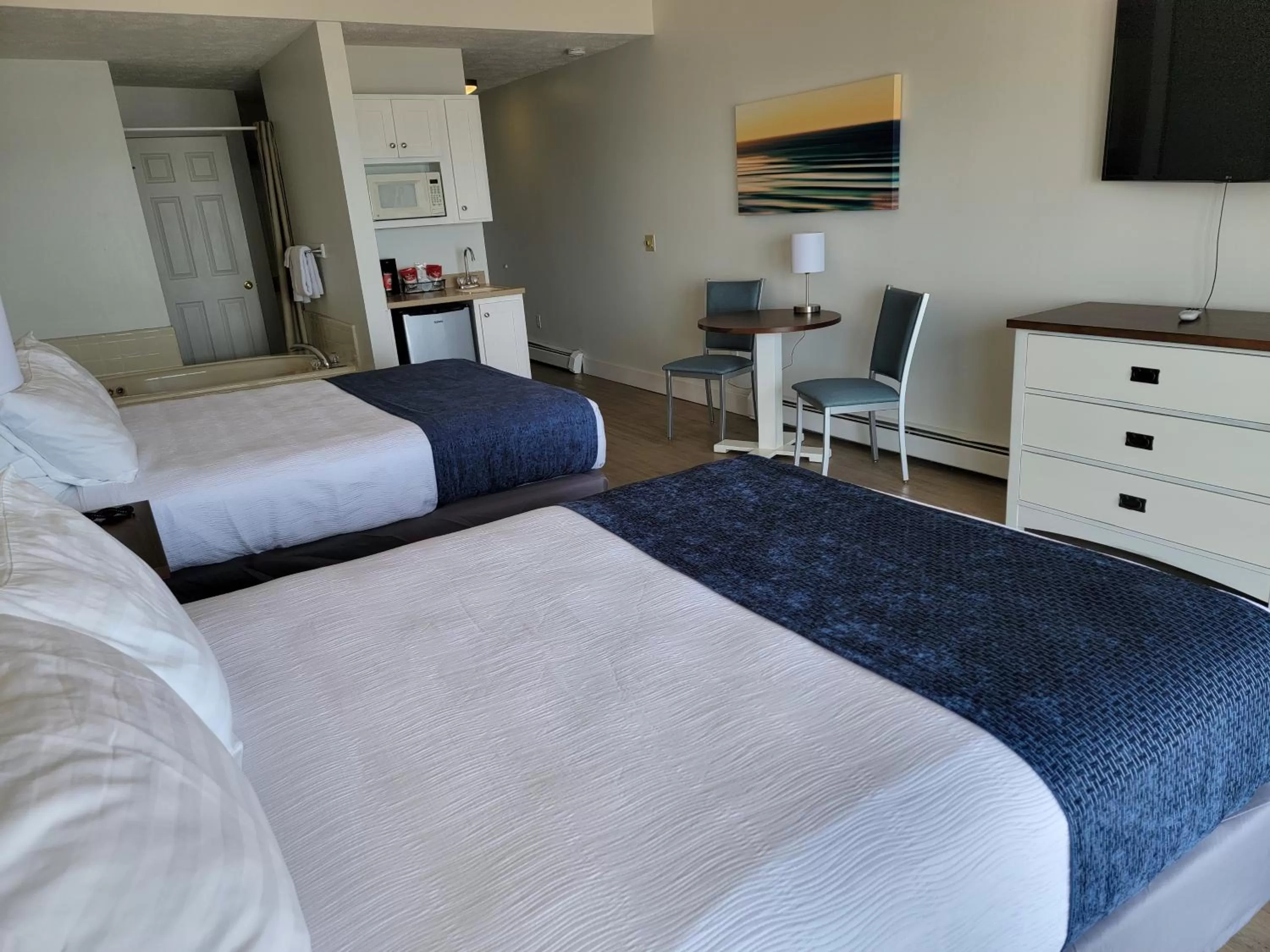 Photo of the whole room, Bed in Pointes North Beachfront Resort Hotel