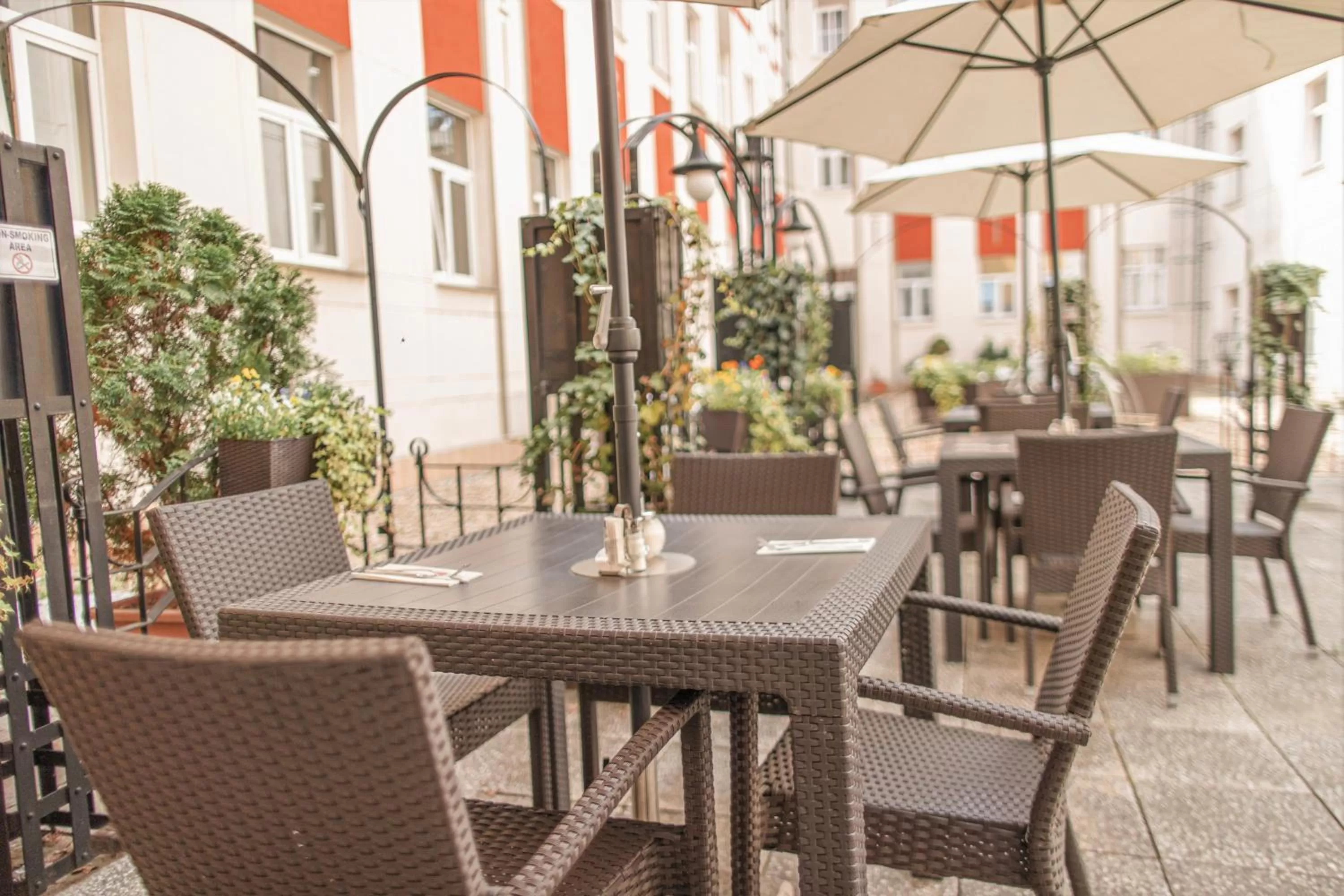 Restaurant/places to eat in Hotel Meteor Plaza Prague