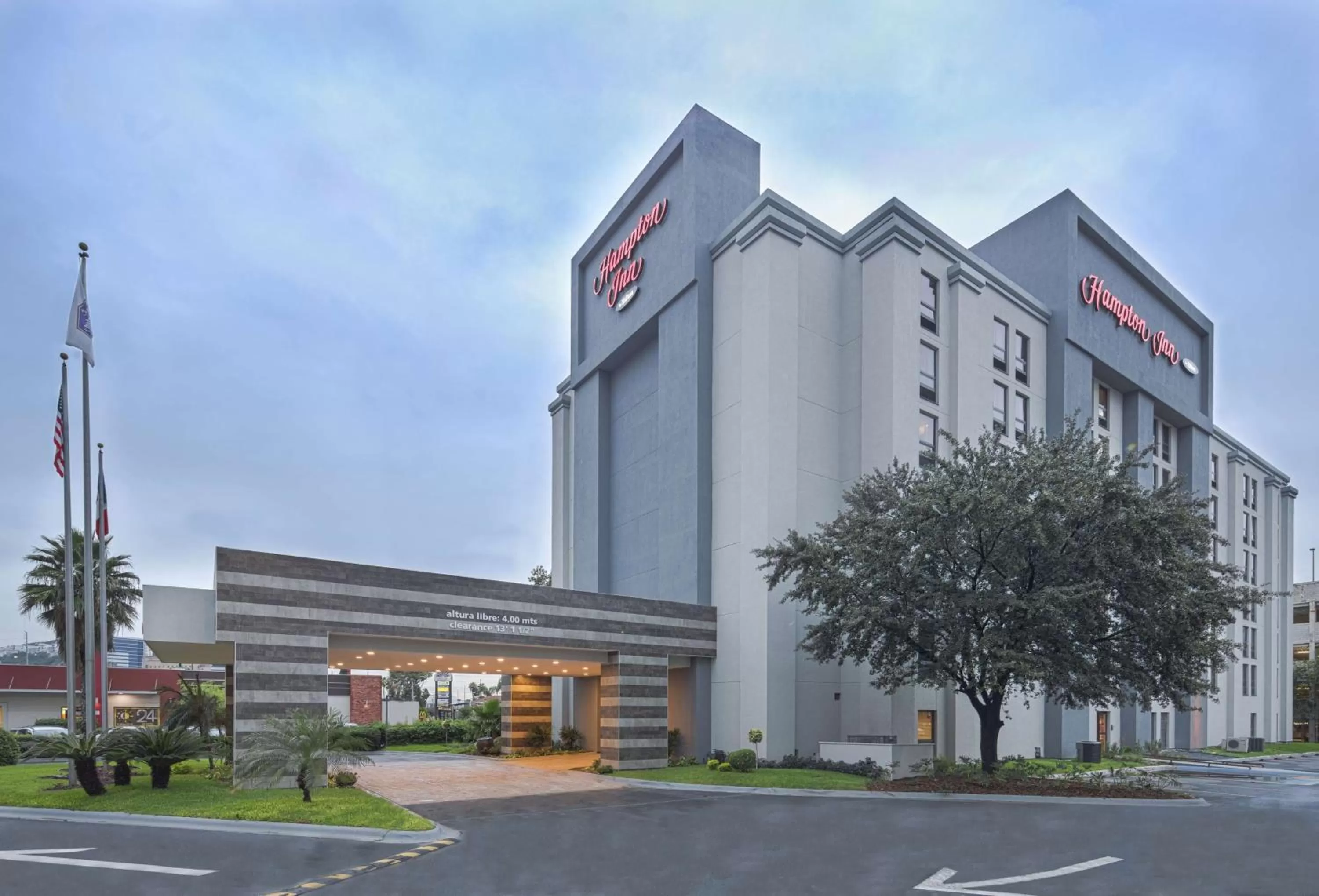 Property building in Hampton by Hilton Monterrey Galerias Obispado