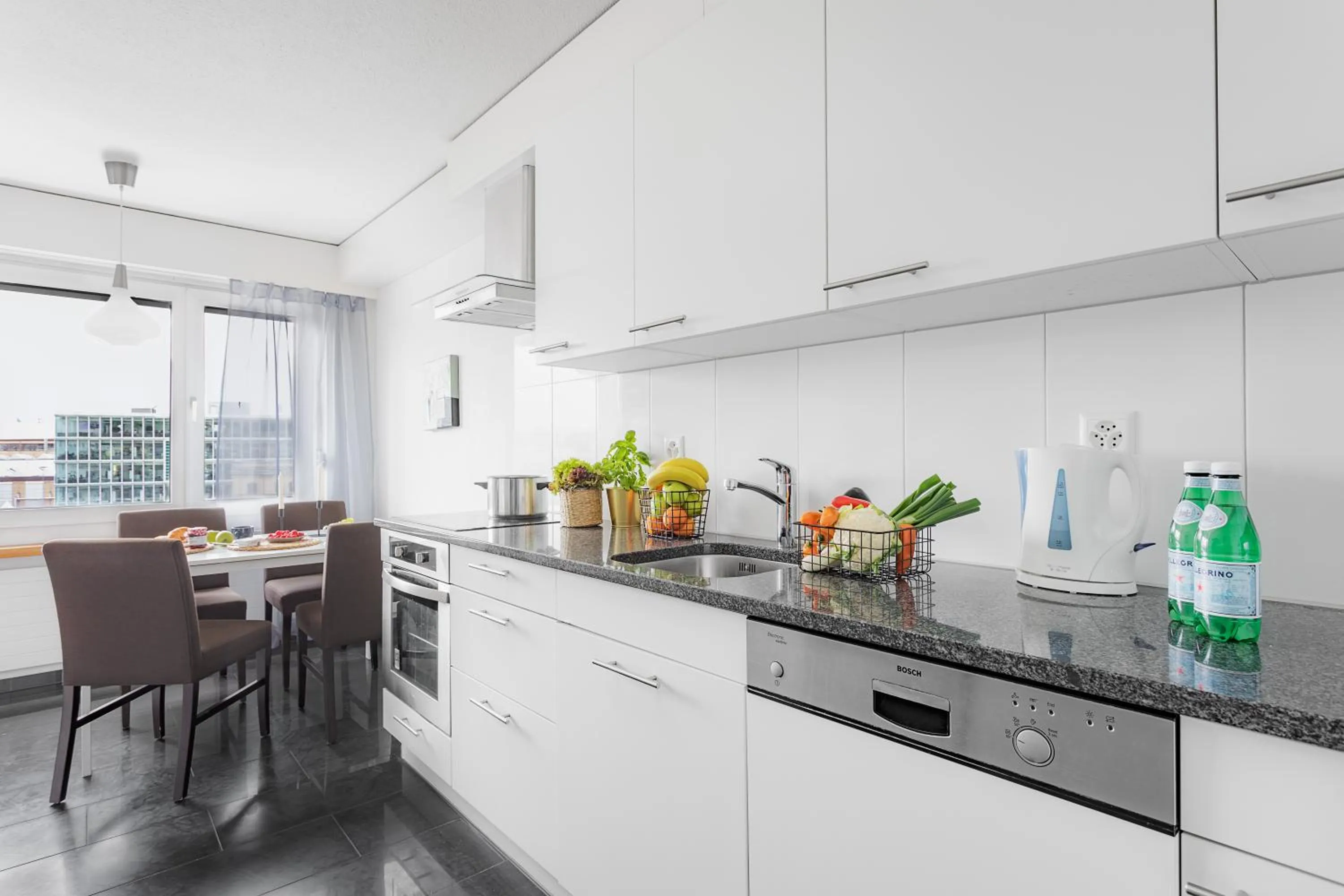 Kitchen or kitchenette in Swiss Star Zurich Oerlikon - Self Check-In