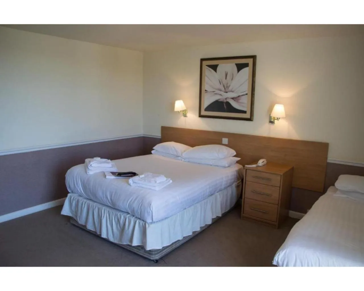 Standard Triple Room in Richmond Hotel