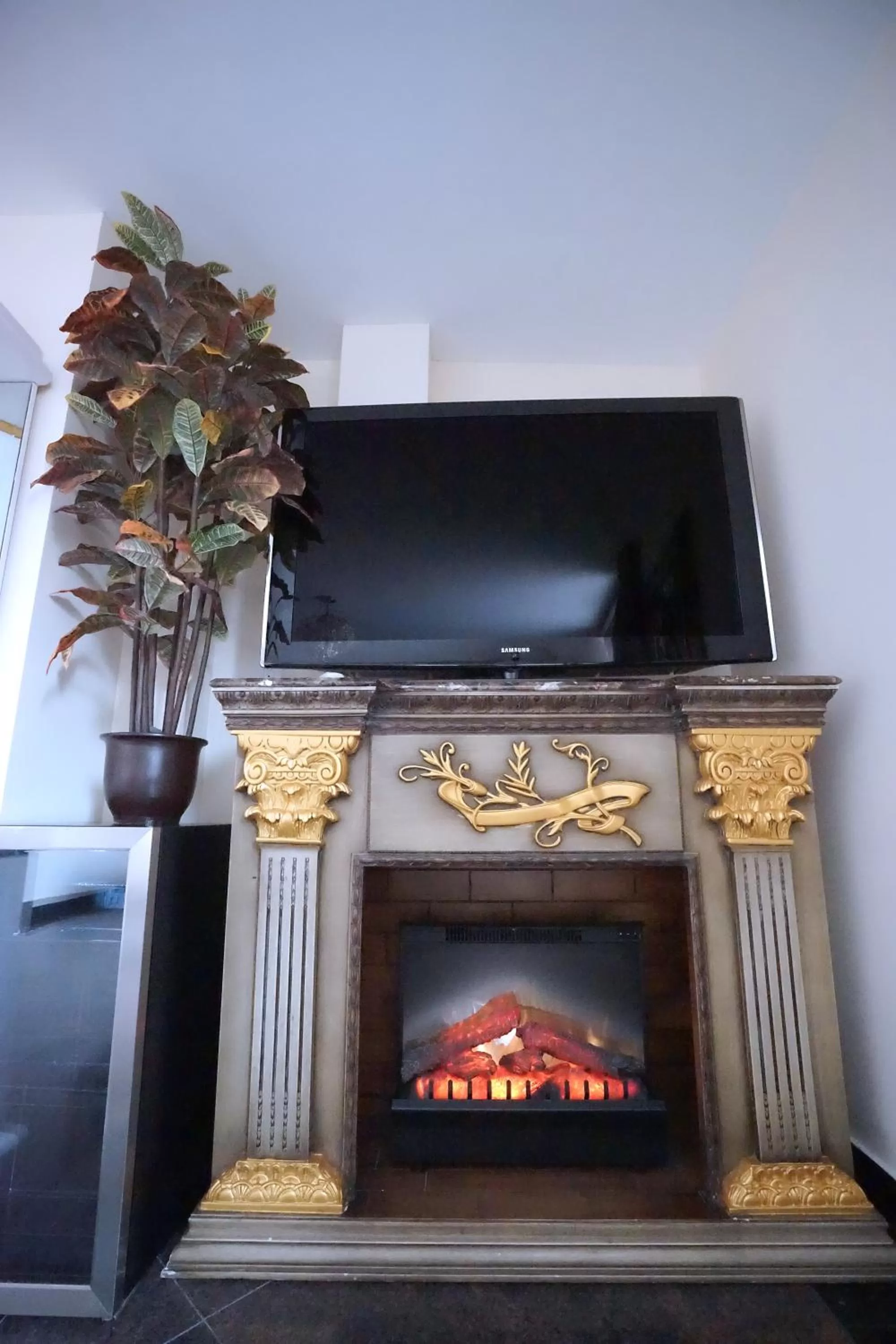 Decorative detail in Paris Suites Hotel