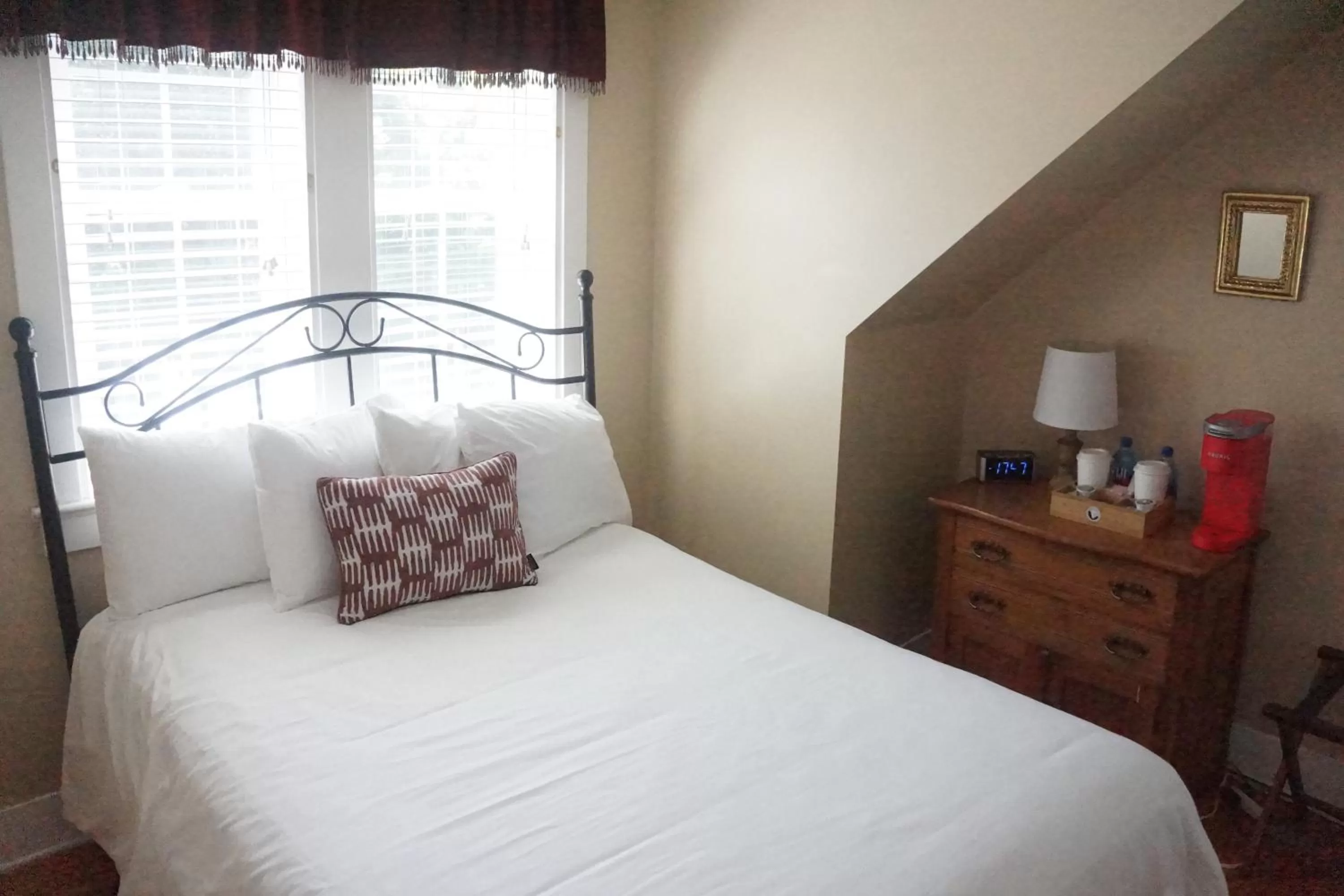 Bed in The Frogtown Inn