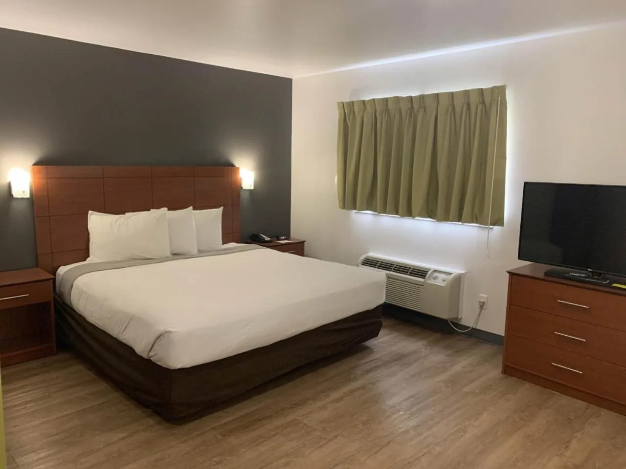 Bedroom, Bed in Studio 6-Hampton, VA - Langley AFB Area