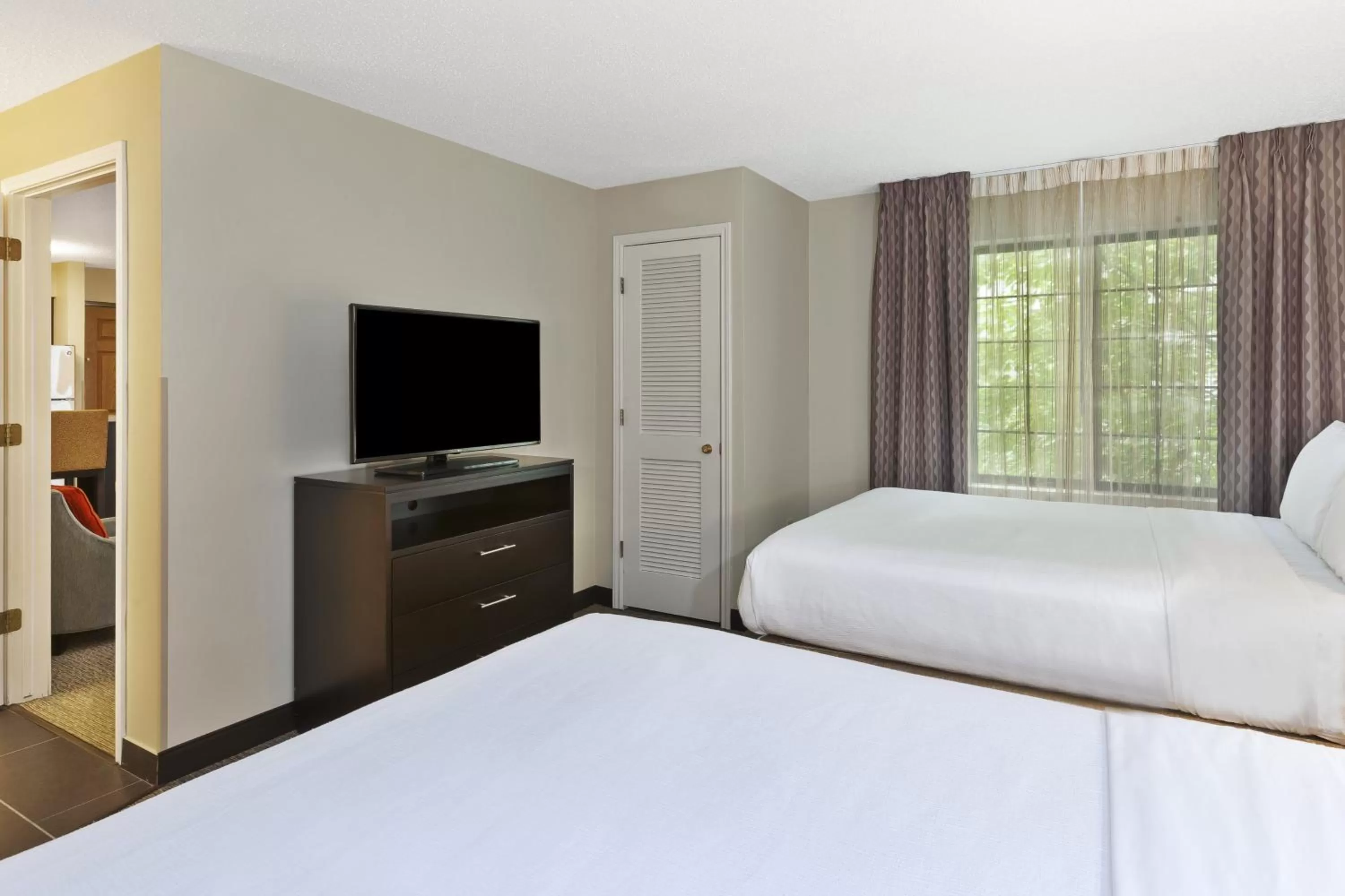 Photo of the whole room, Bed in Staybridge Suites Detroit-Utica by IHG