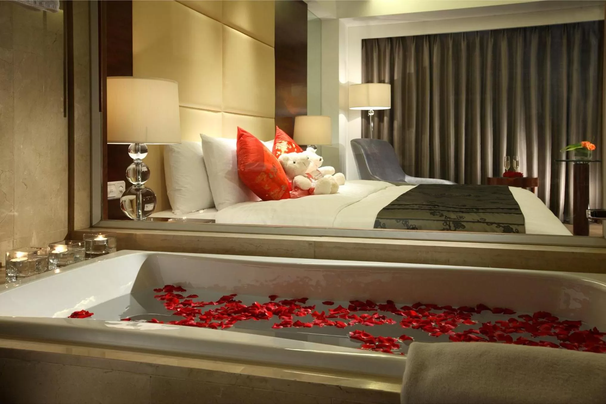 Bedroom, Bed in Crowne Plaza Beijing International Airport by IHG