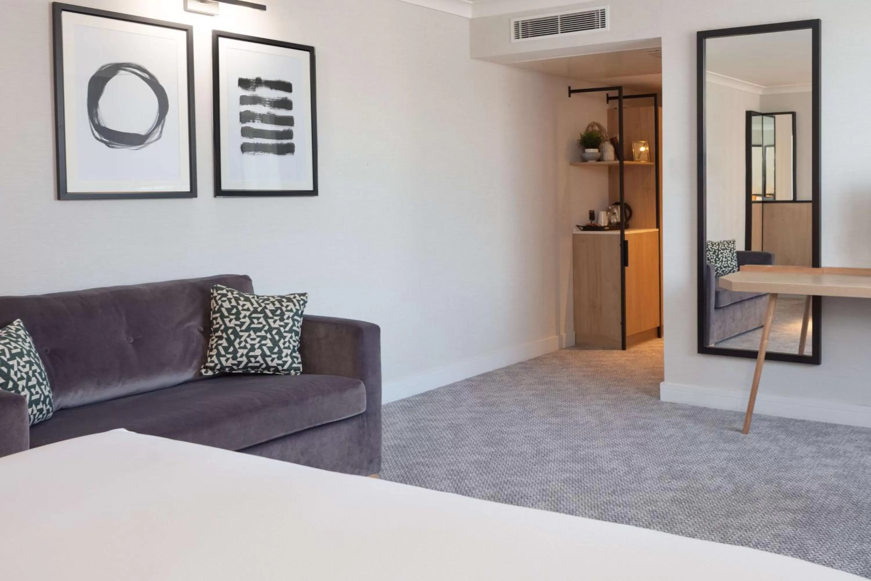 Living room in DoubleTree by Hilton London Elstree