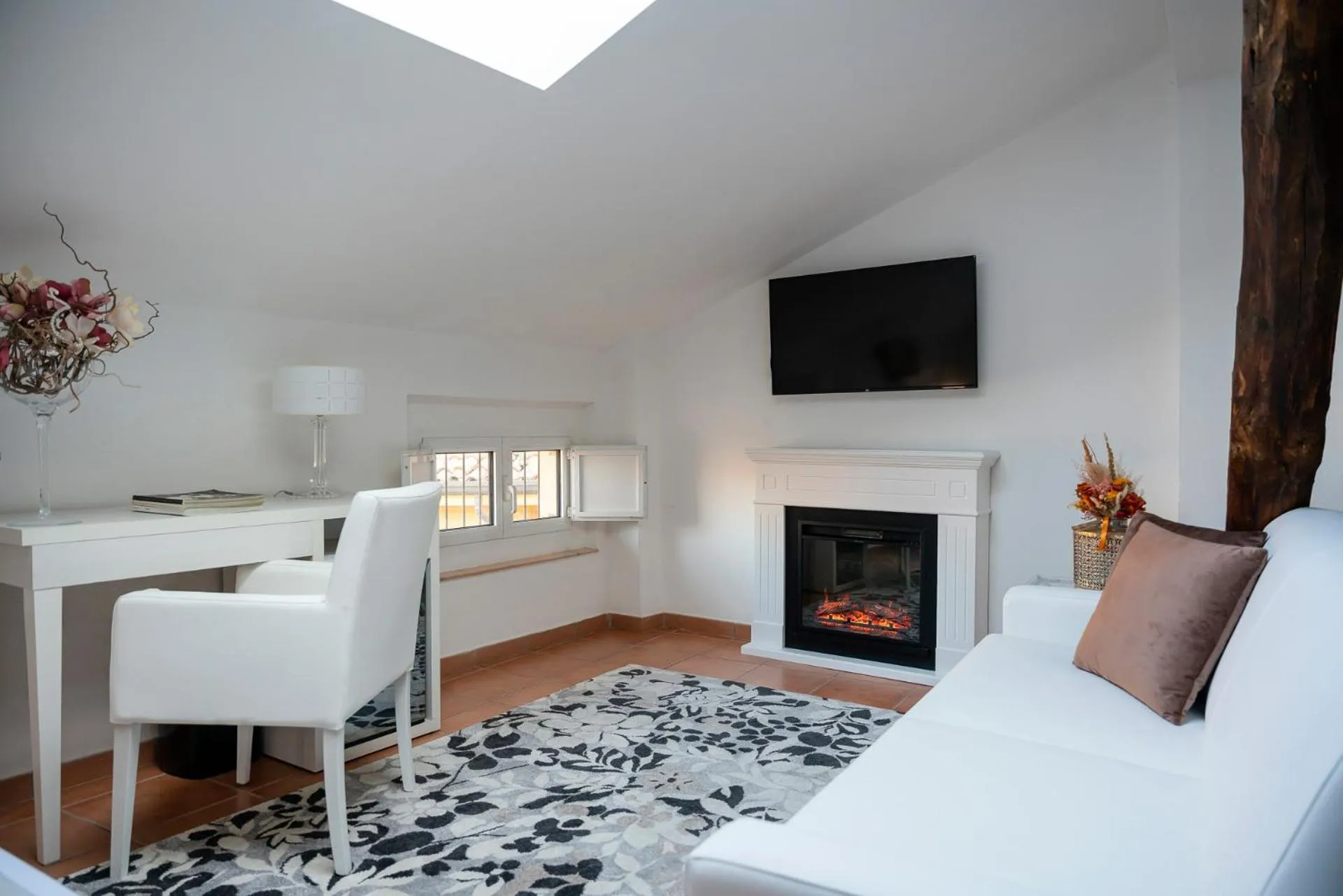 Seating area in Albergo Rossini 1936 Small & Charming