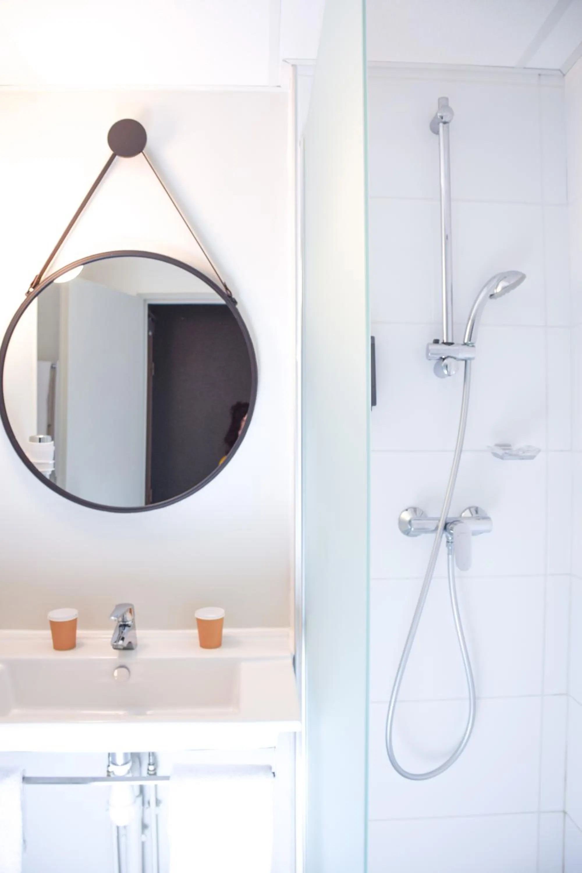 Shower in ibis Rodez Centre