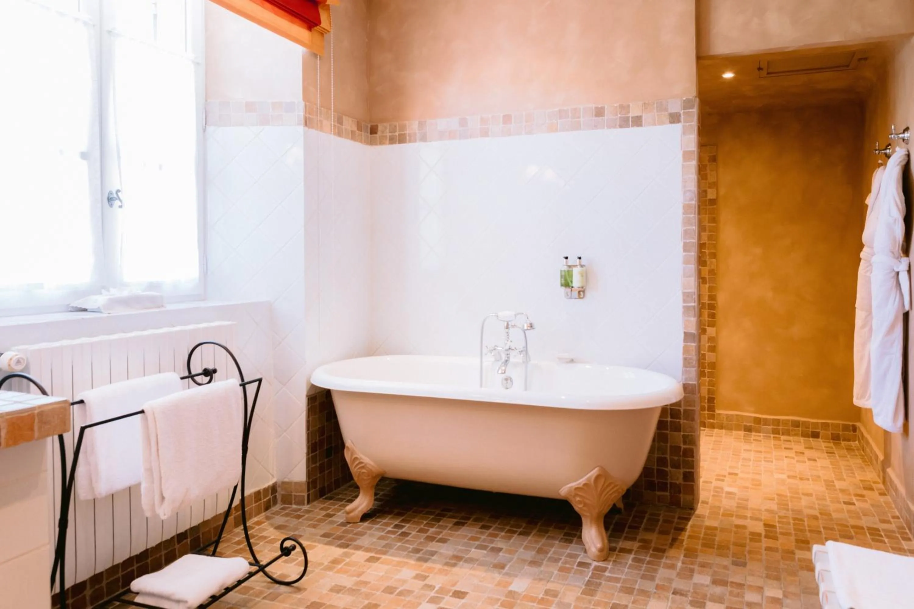 Property building in Le Mas De La Rose - Teritoria