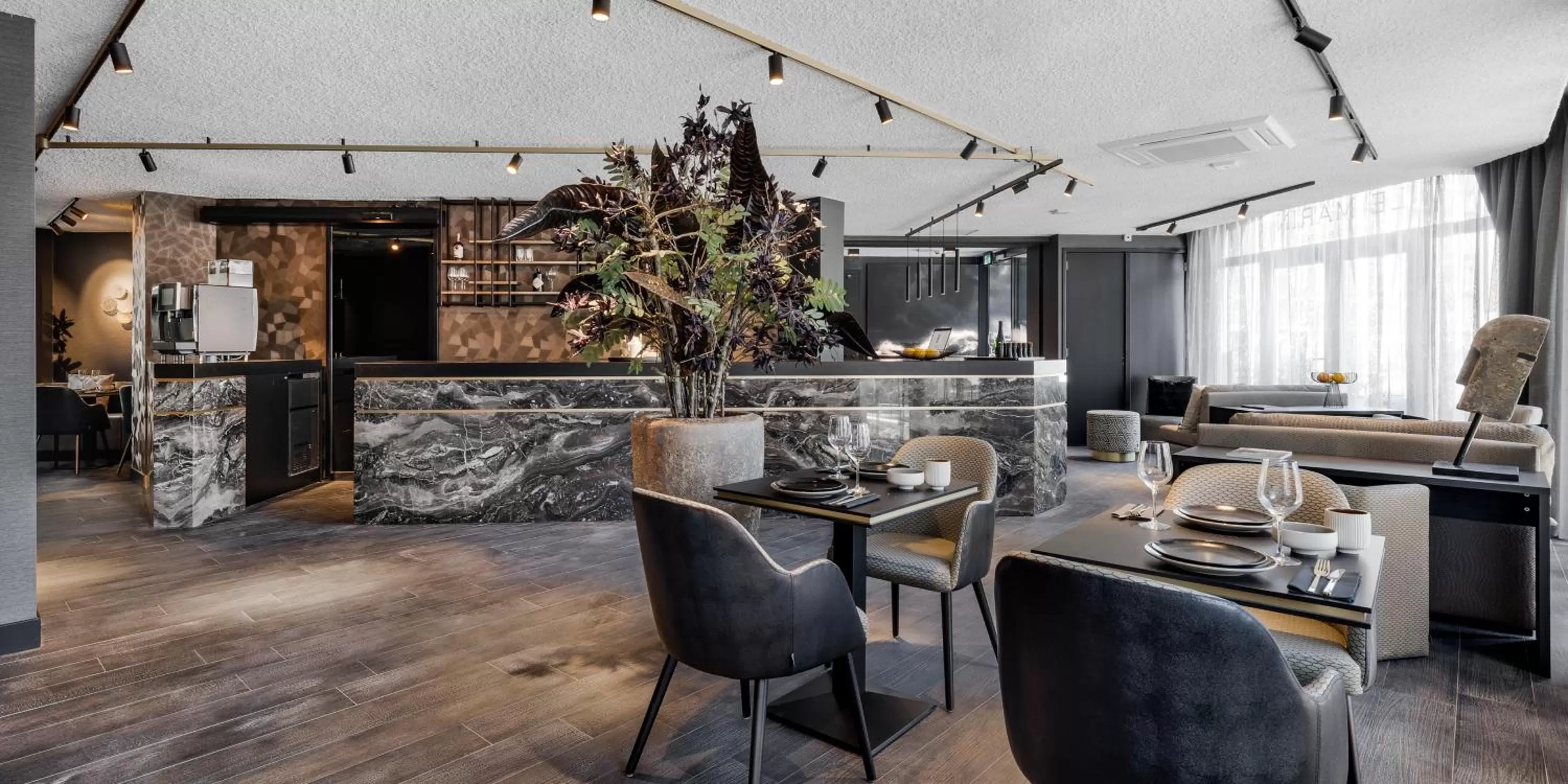 Restaurant/places to eat in Le Marin Hotel Rotterdam City - Handwritten Collection