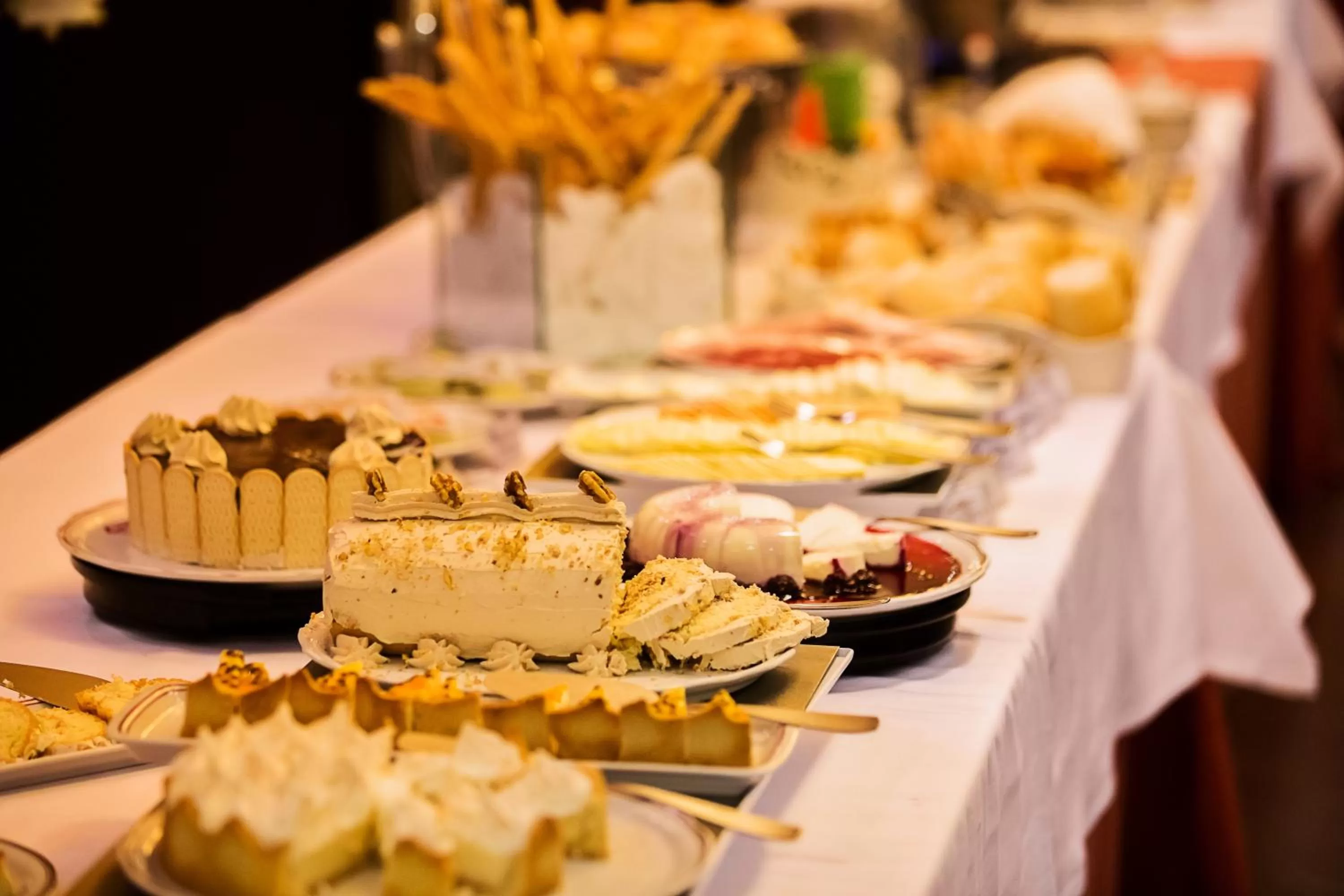 Buffet breakfast in Hotel Campo Largo Comfort