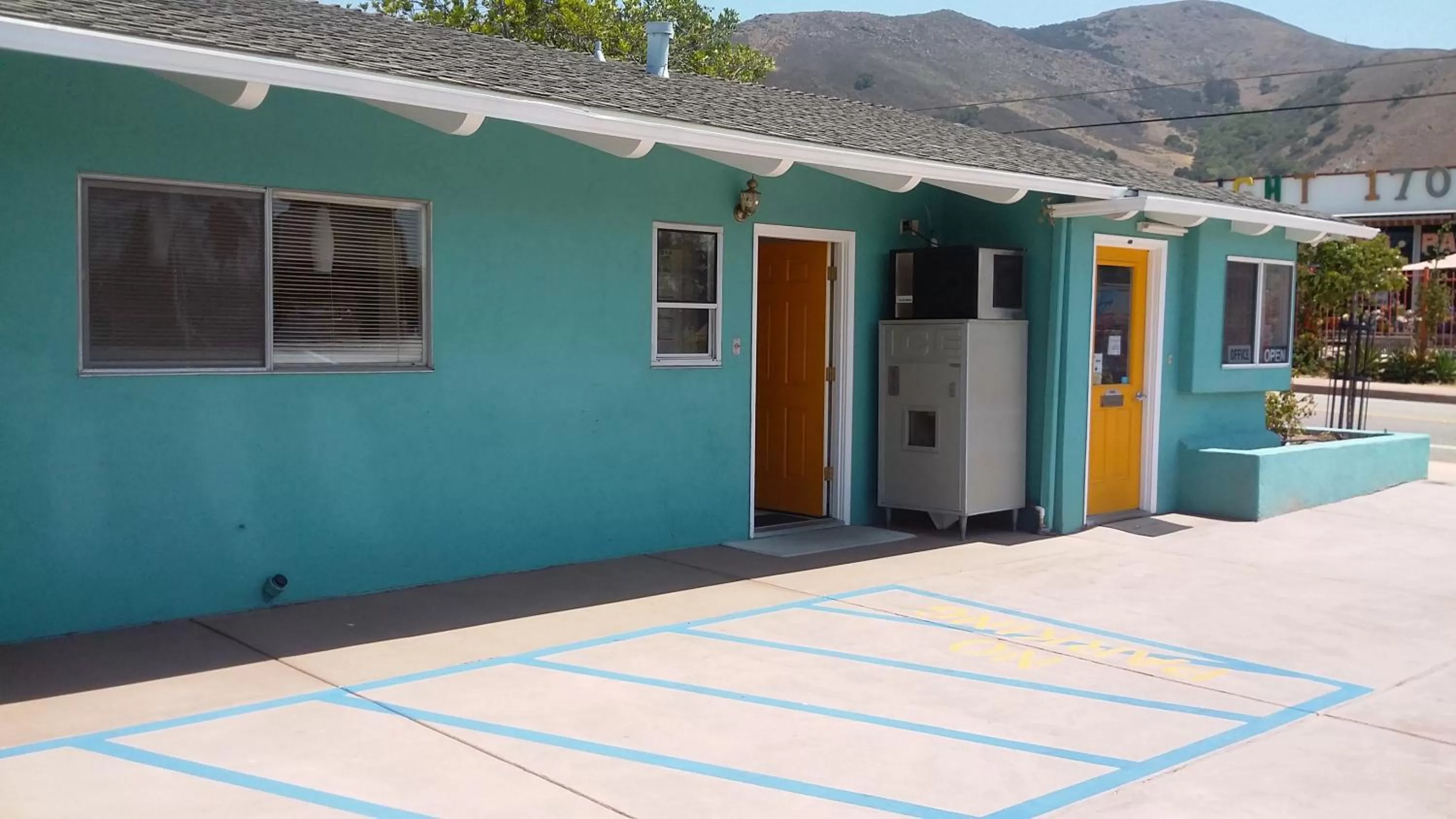 Facade/entrance in Villa Motel