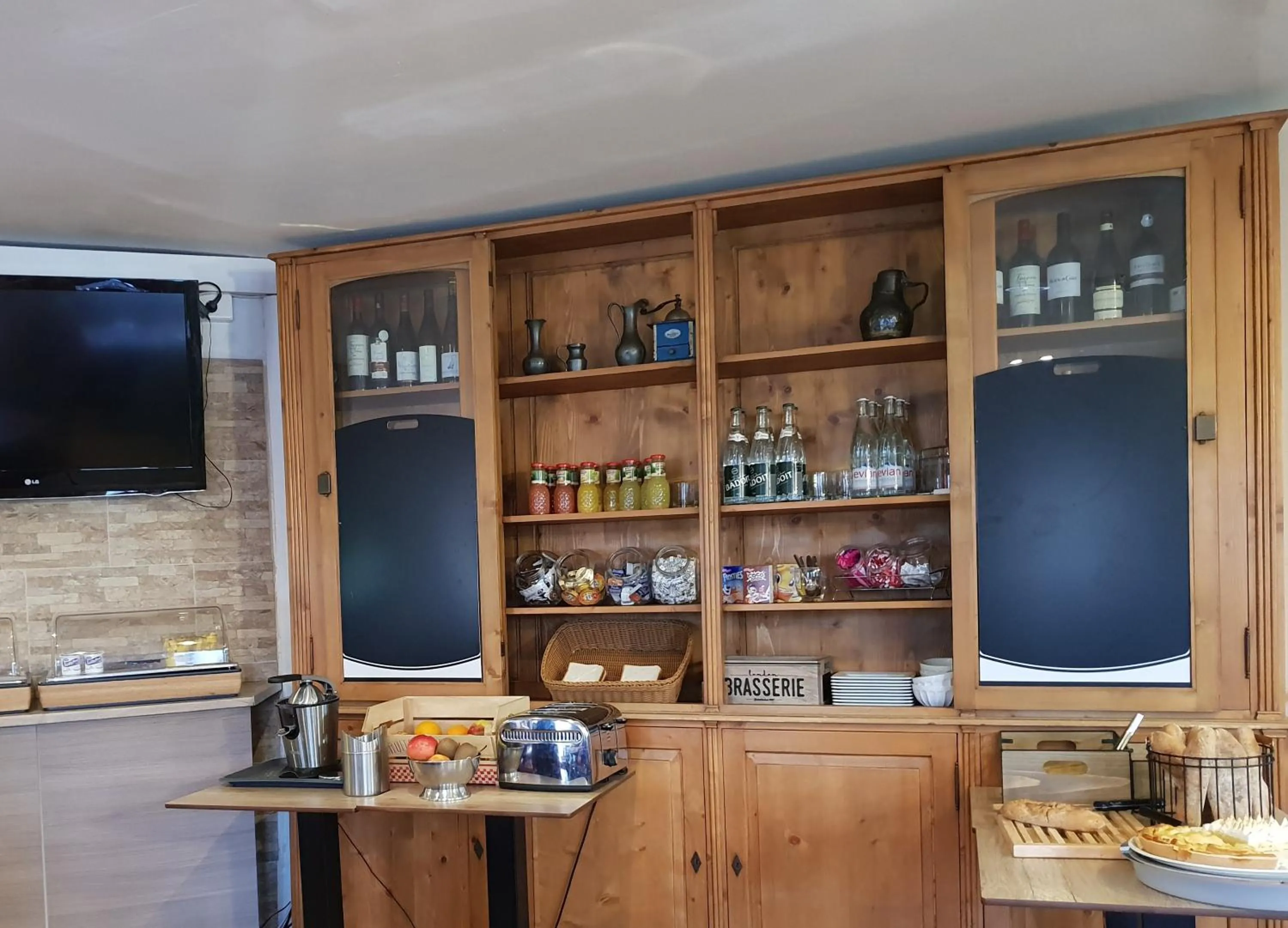 Breakfast in Le Napoleon