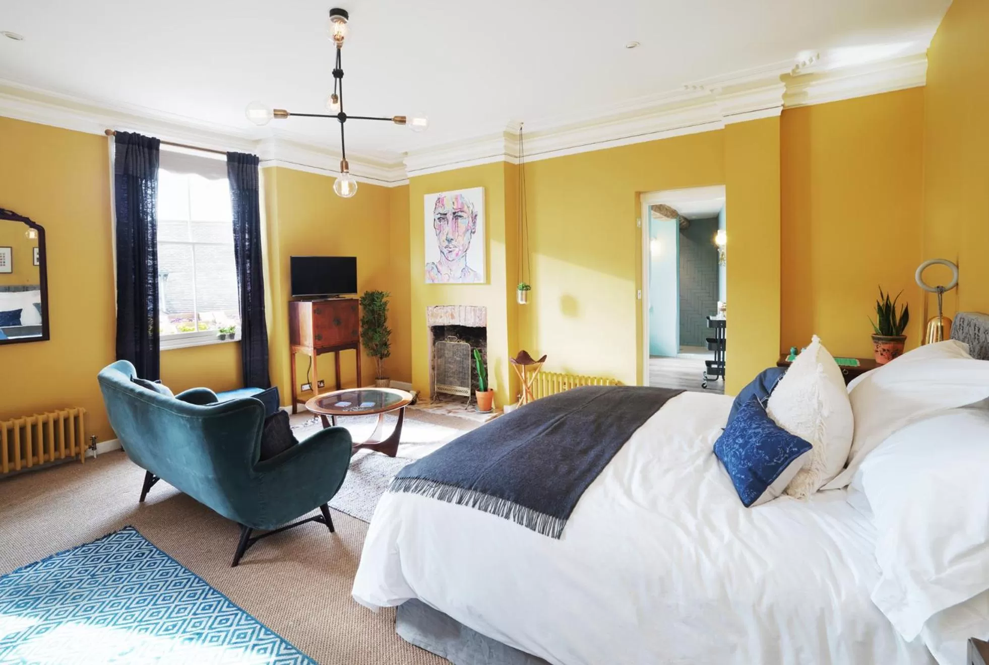 Deluxe King Suite in The Crown