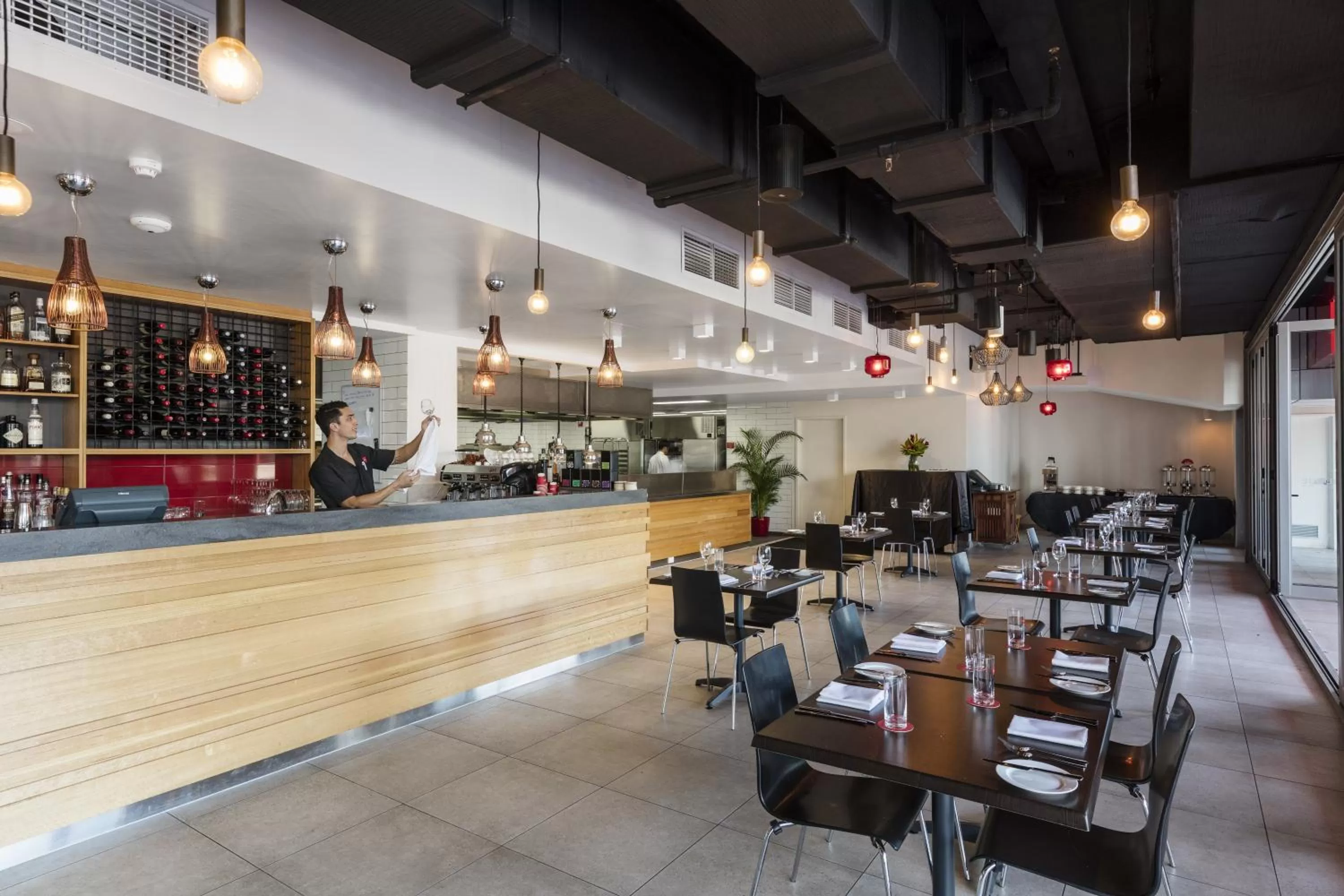 Restaurant/places to eat in Oaks Darwin Elan Hotel