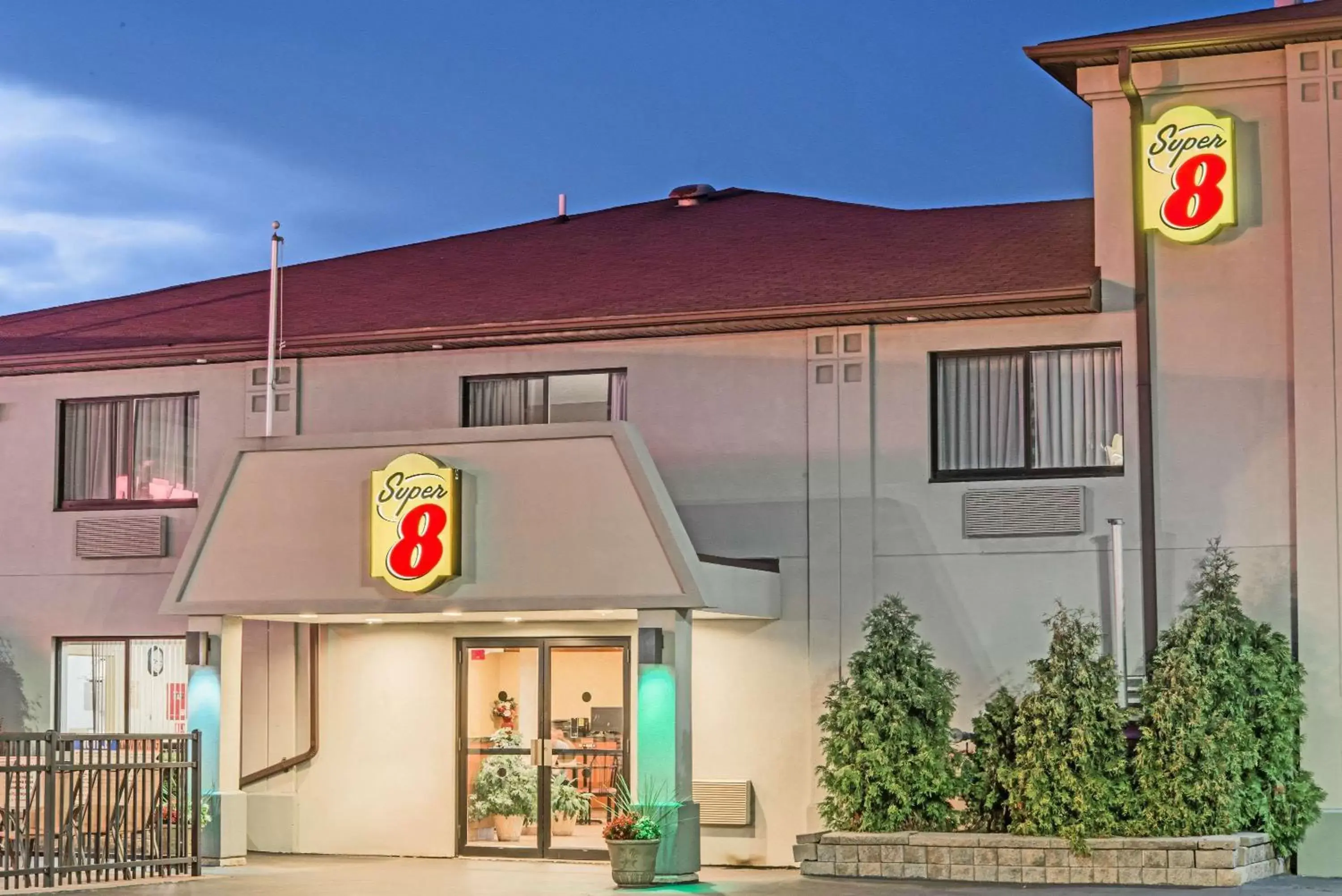 Super 8 by Wyndham Niagara Falls Super 8 by Wyndham Niagara Falls