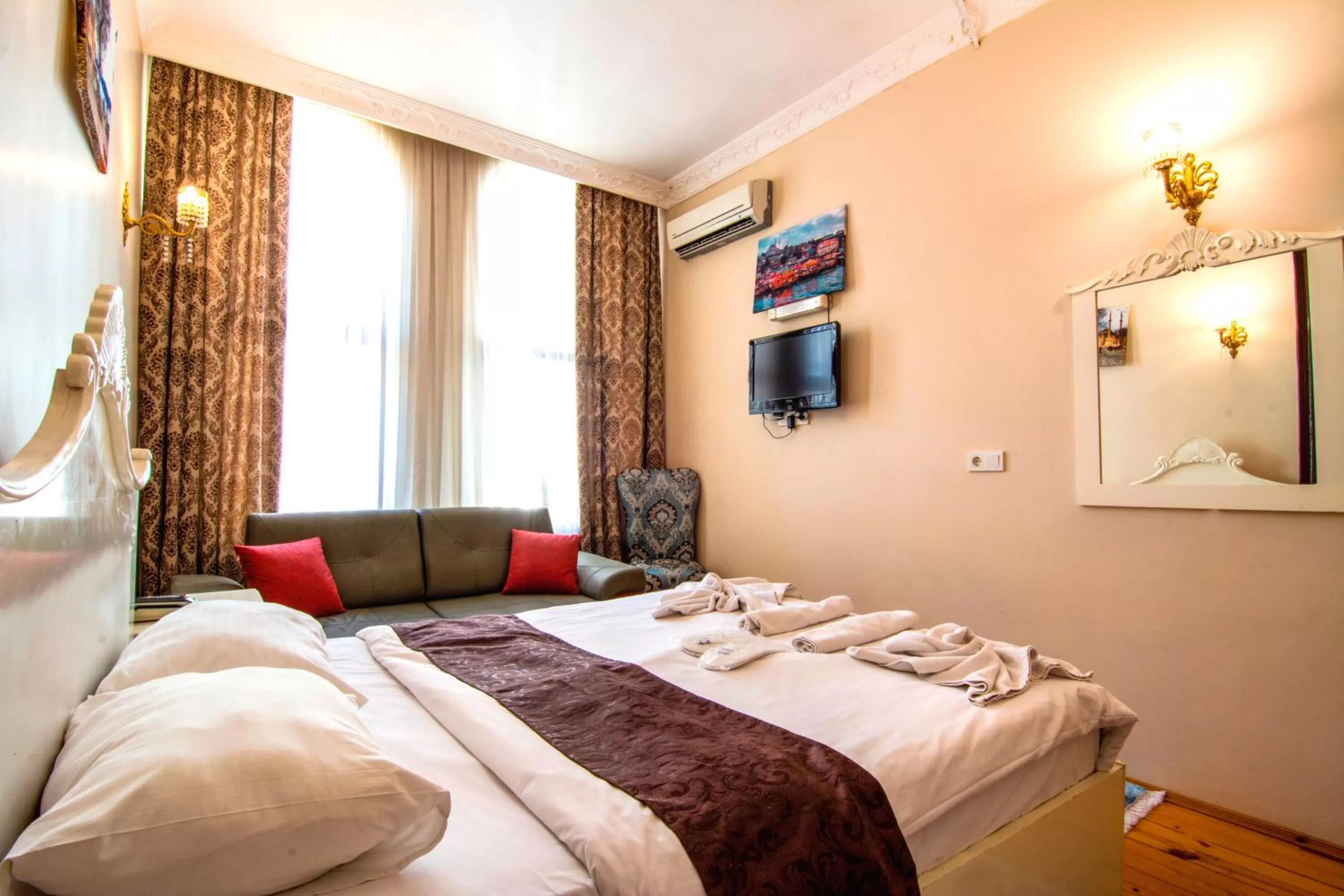 Bed in Gedikpasa Family