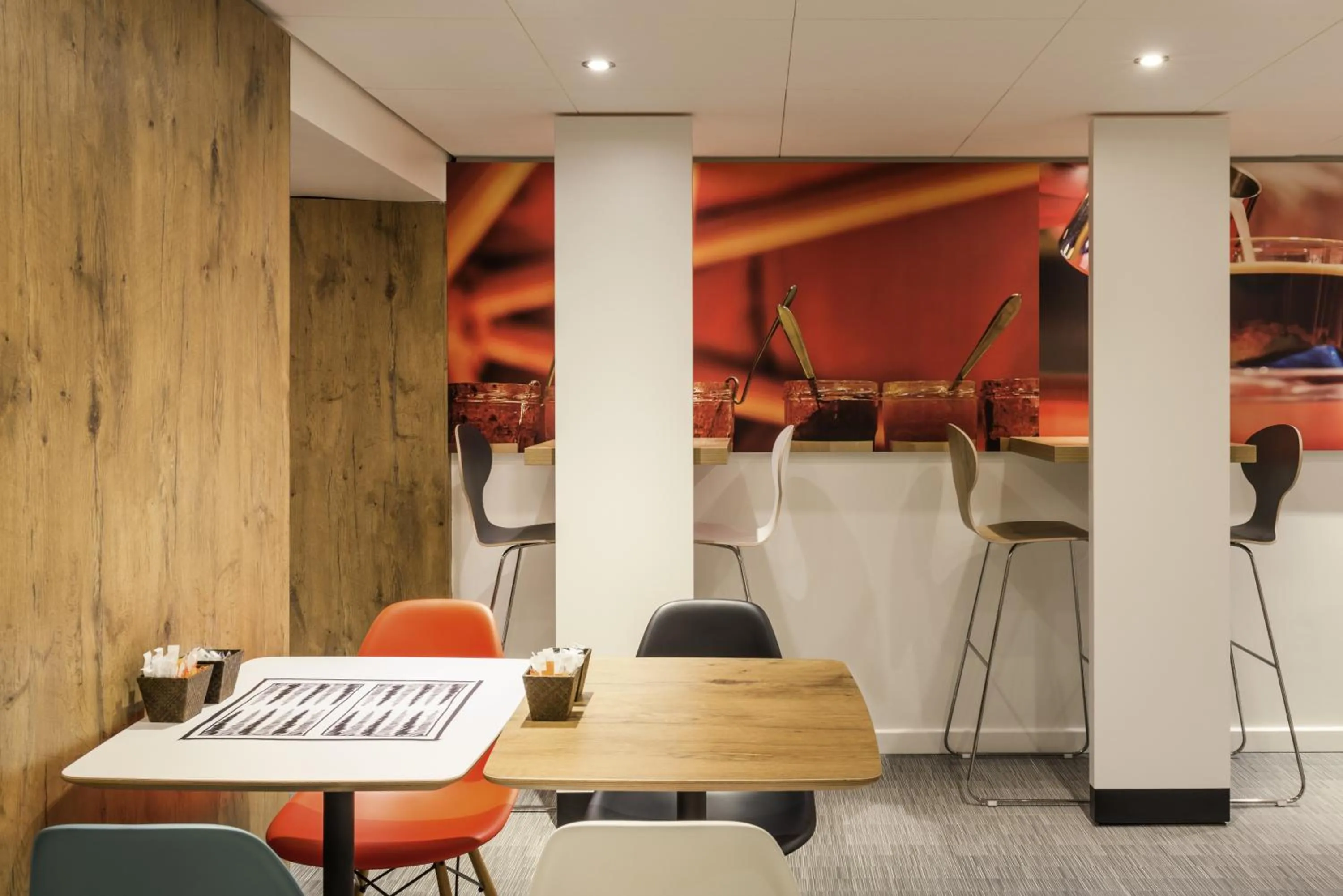 Restaurant/places to eat in ibis Paris Père Lachaise