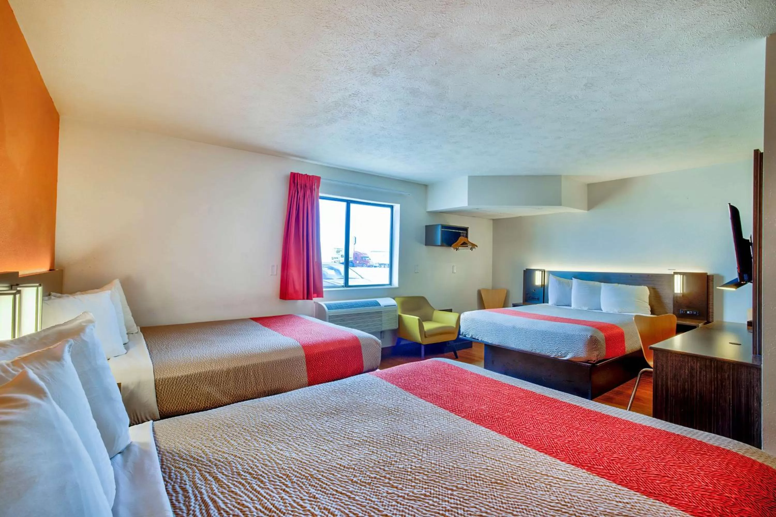 Bedroom, Bed in Motel 6-Percival, IA