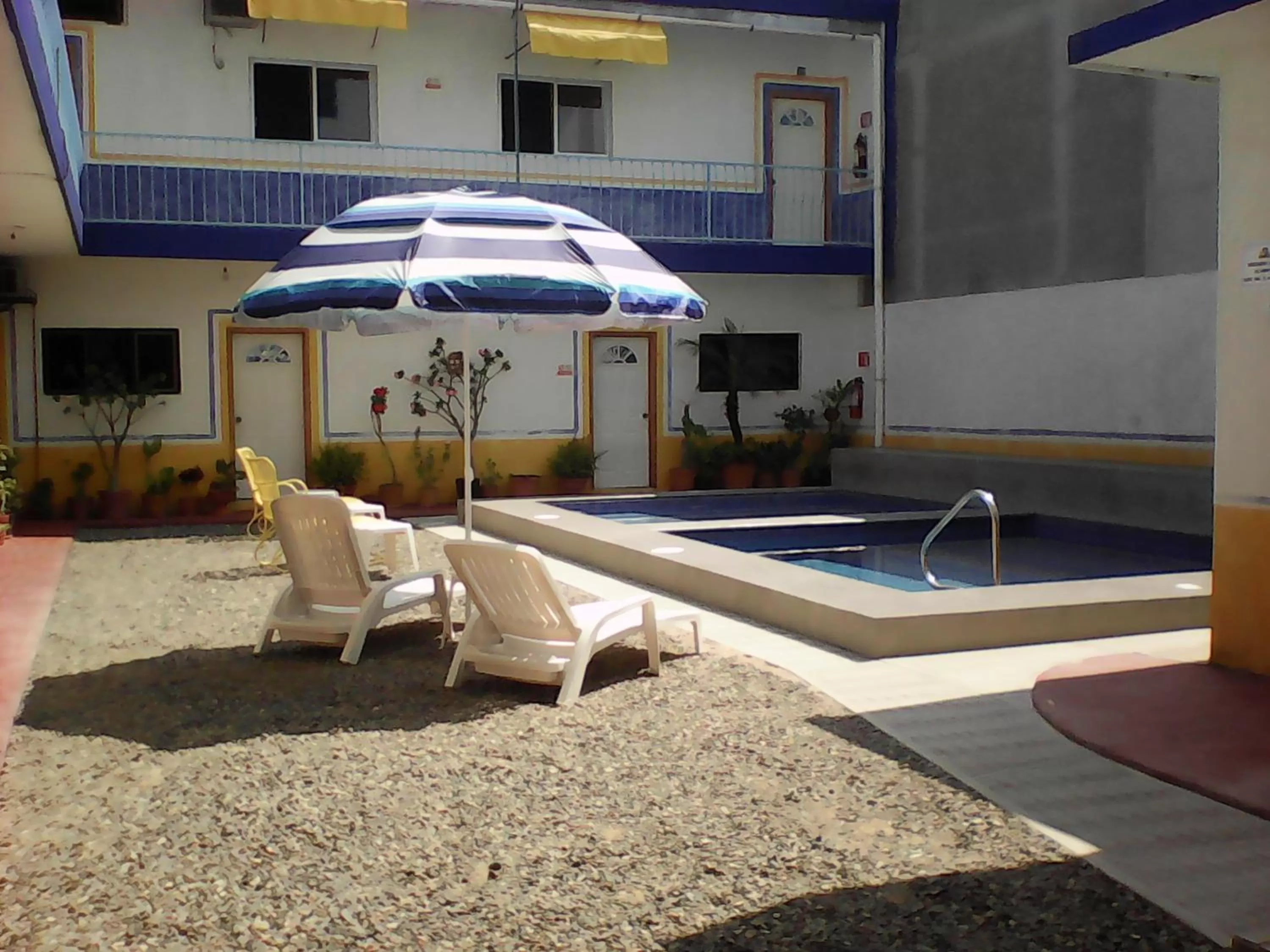 Swimming pool in Hotel Sarabi