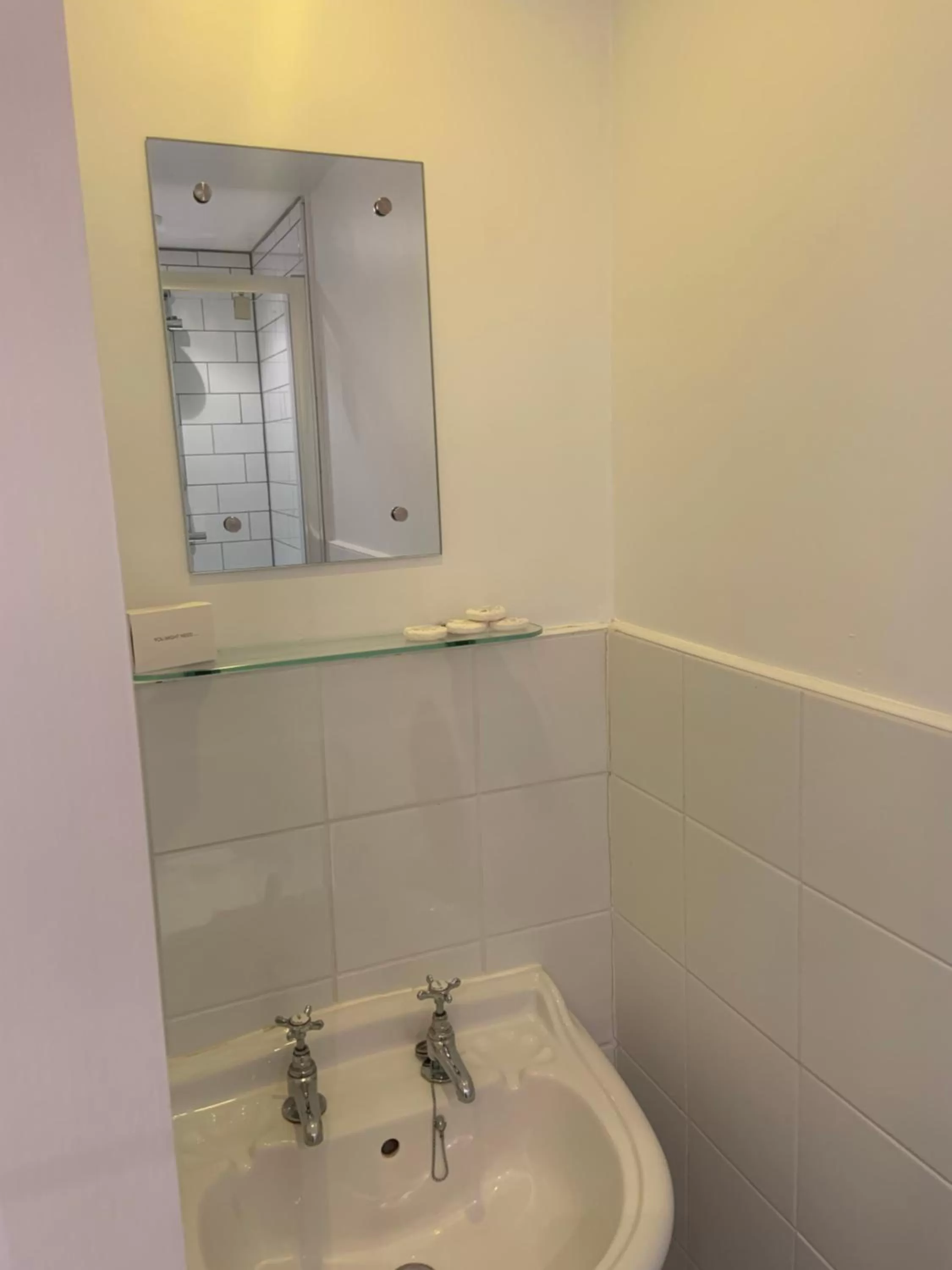 Bathroom in The Tavistock Inn