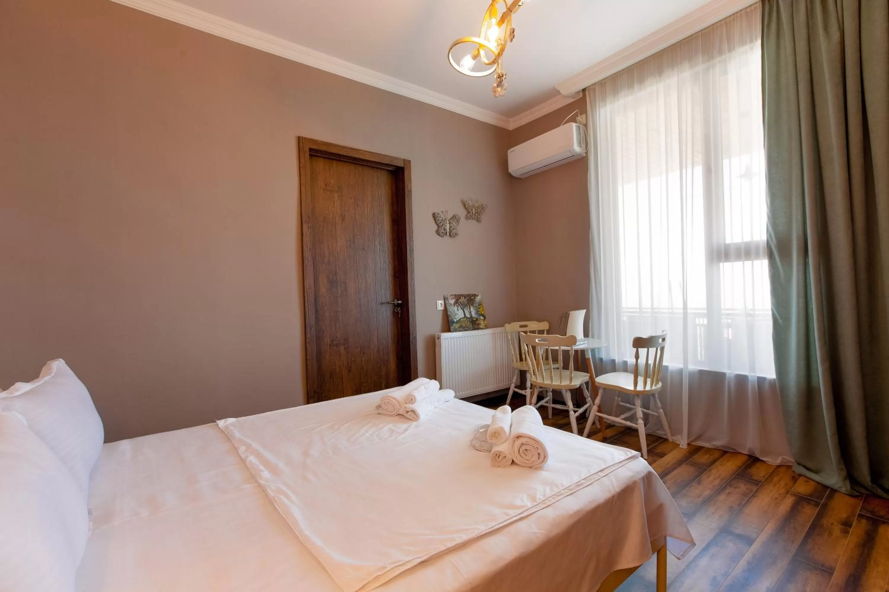 Bedroom, Bed in 4 Rooms