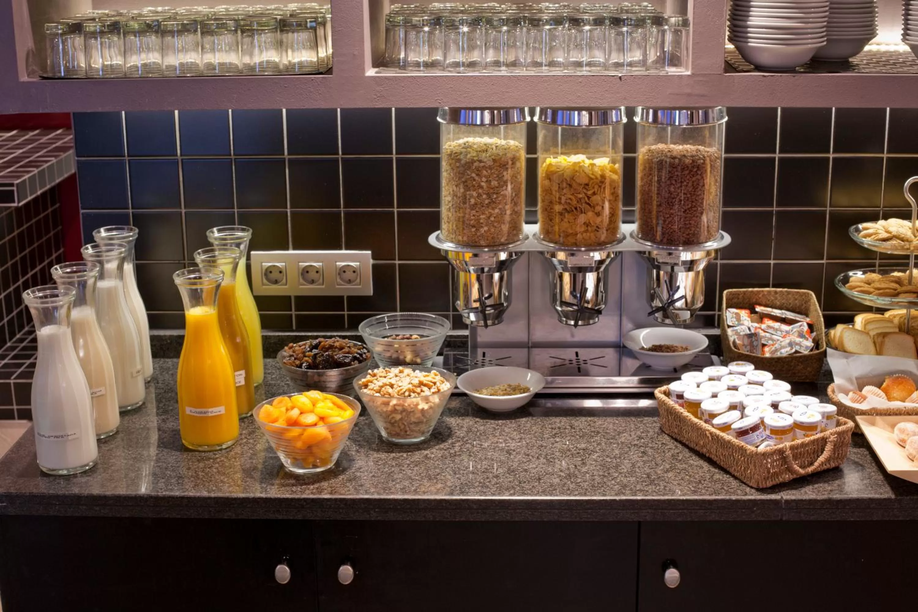 Food and drinks in Hotel Concordia Barcelona