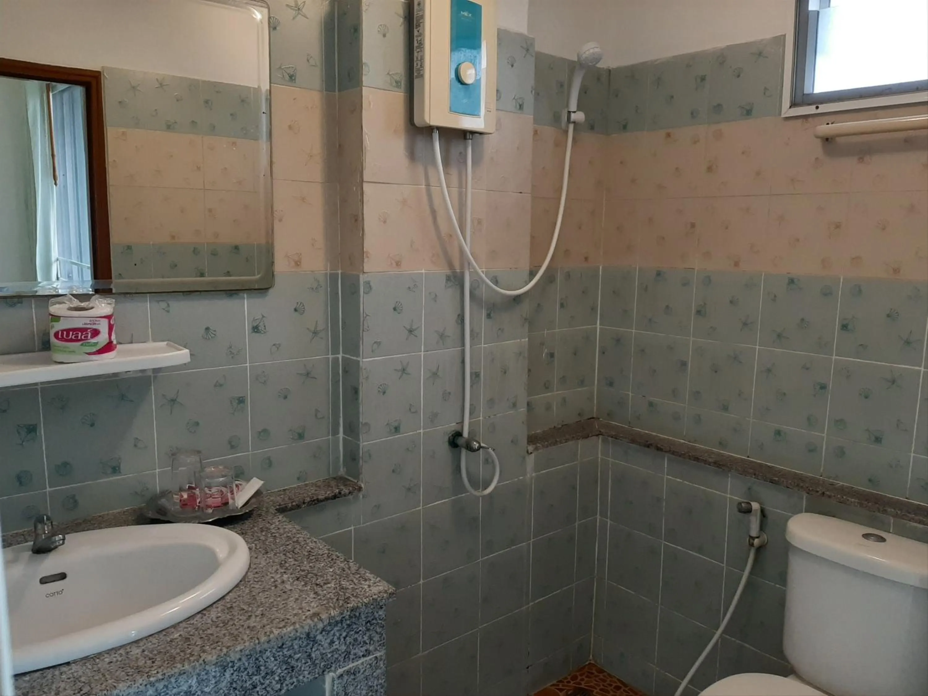 Bathroom in Vanlisut Hotel Ngamwongwan