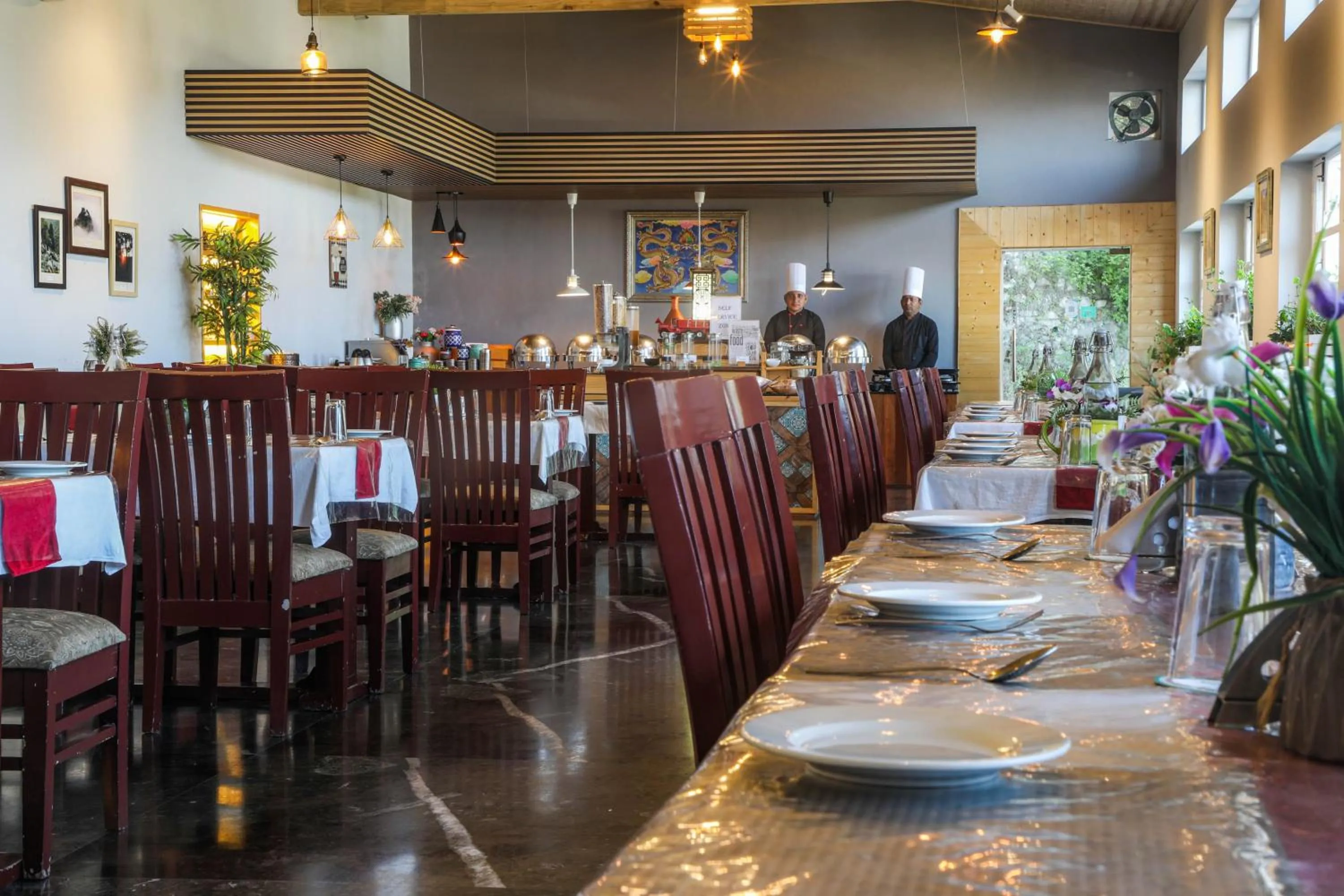 Restaurant/places to eat in Hotel SunGrace