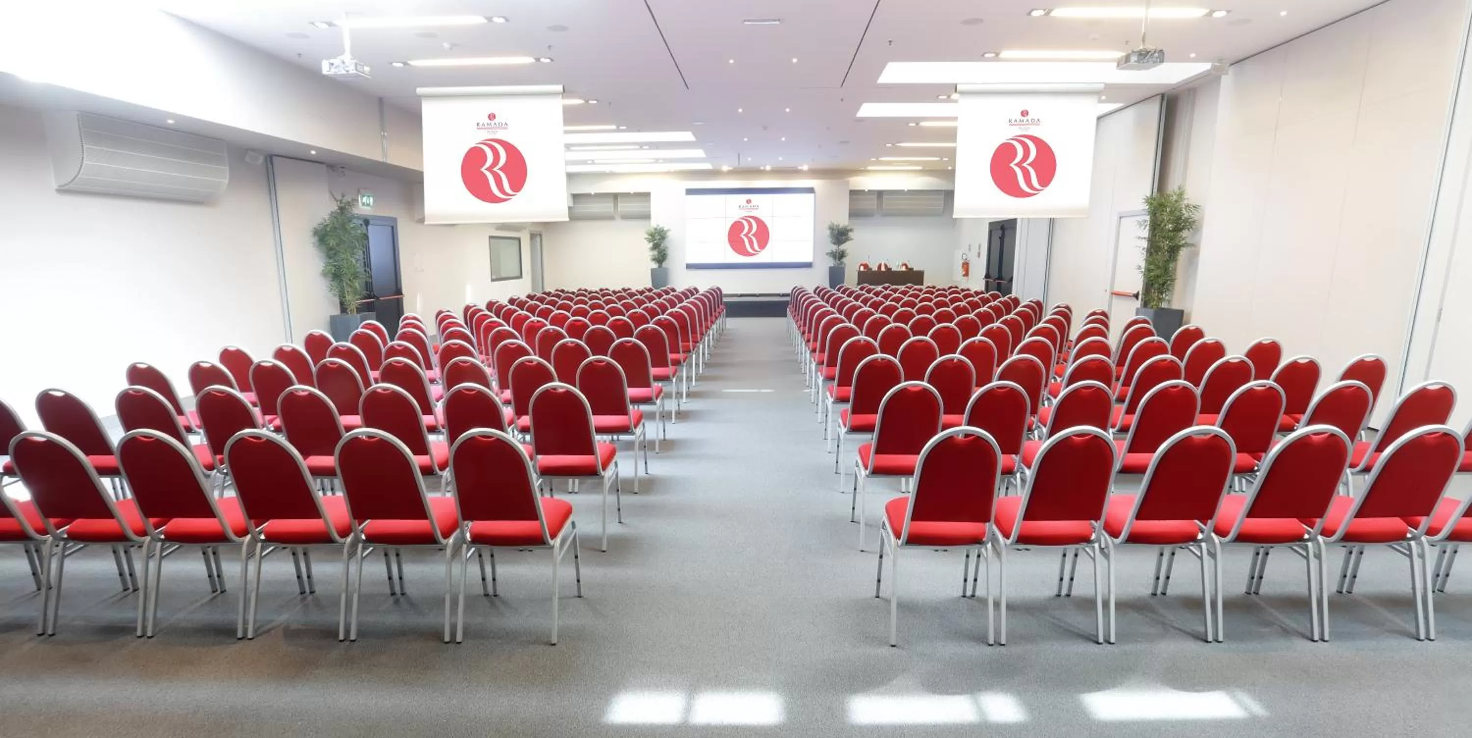 Business facilities in Ramada Plaza by Wyndham Milano