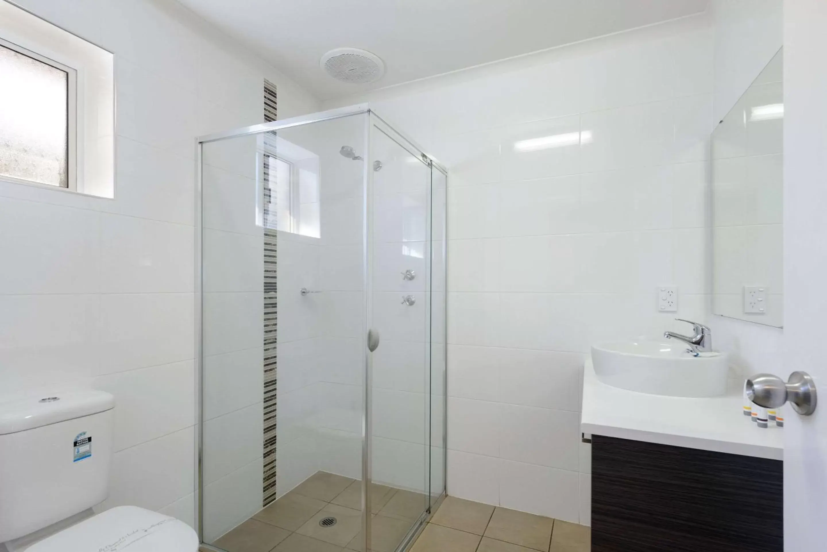 Deluxe Queen Room with Two Queen Beds - Non-Smoking in Comfort Inn Flinders on Main Deluxe Queen Room with Two Queen Beds - Non-Smoking in Comfort Inn Flinders on Main