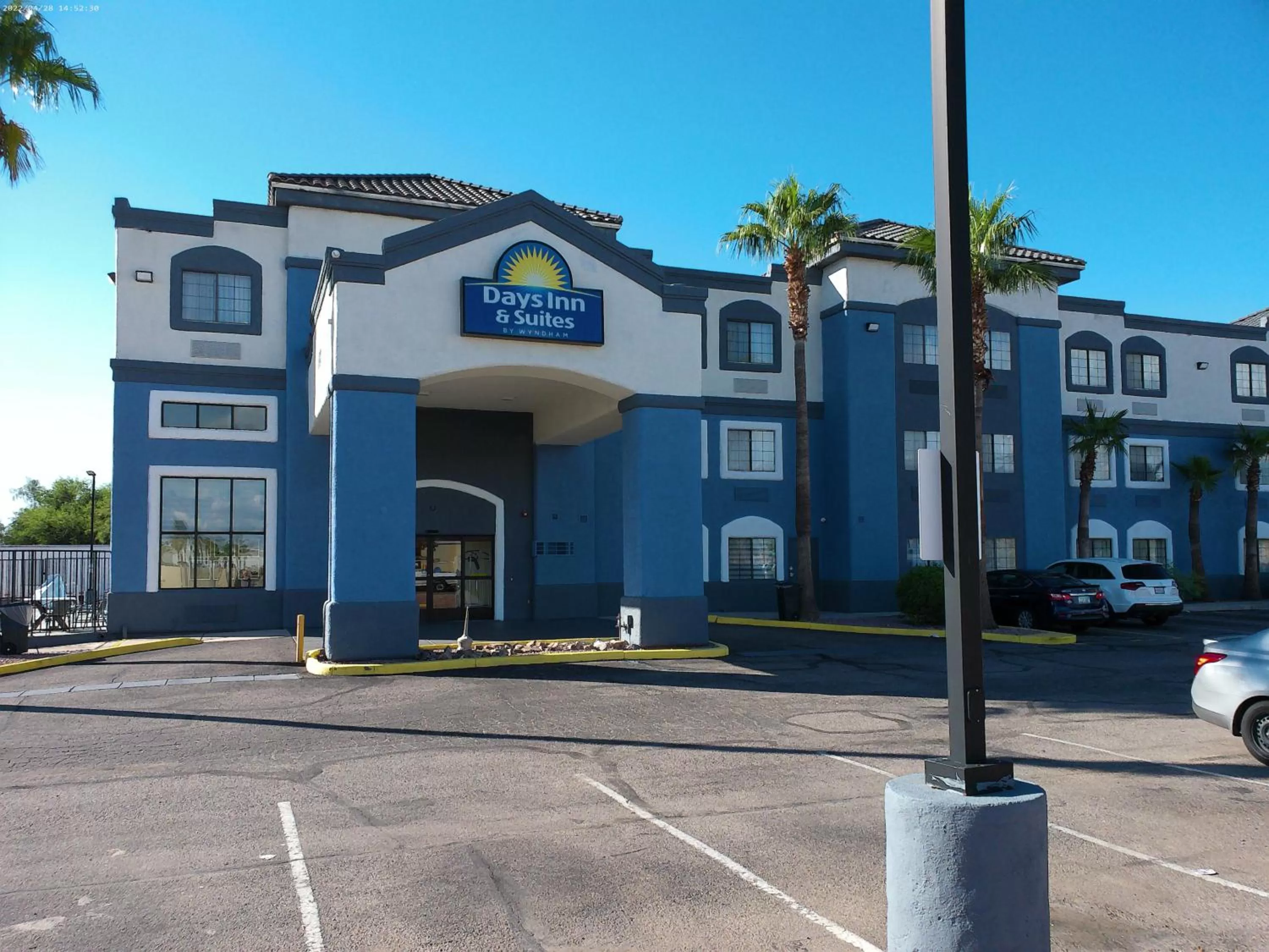 Property building in Days Inn & Suites by Wyndham Tucson/Marana