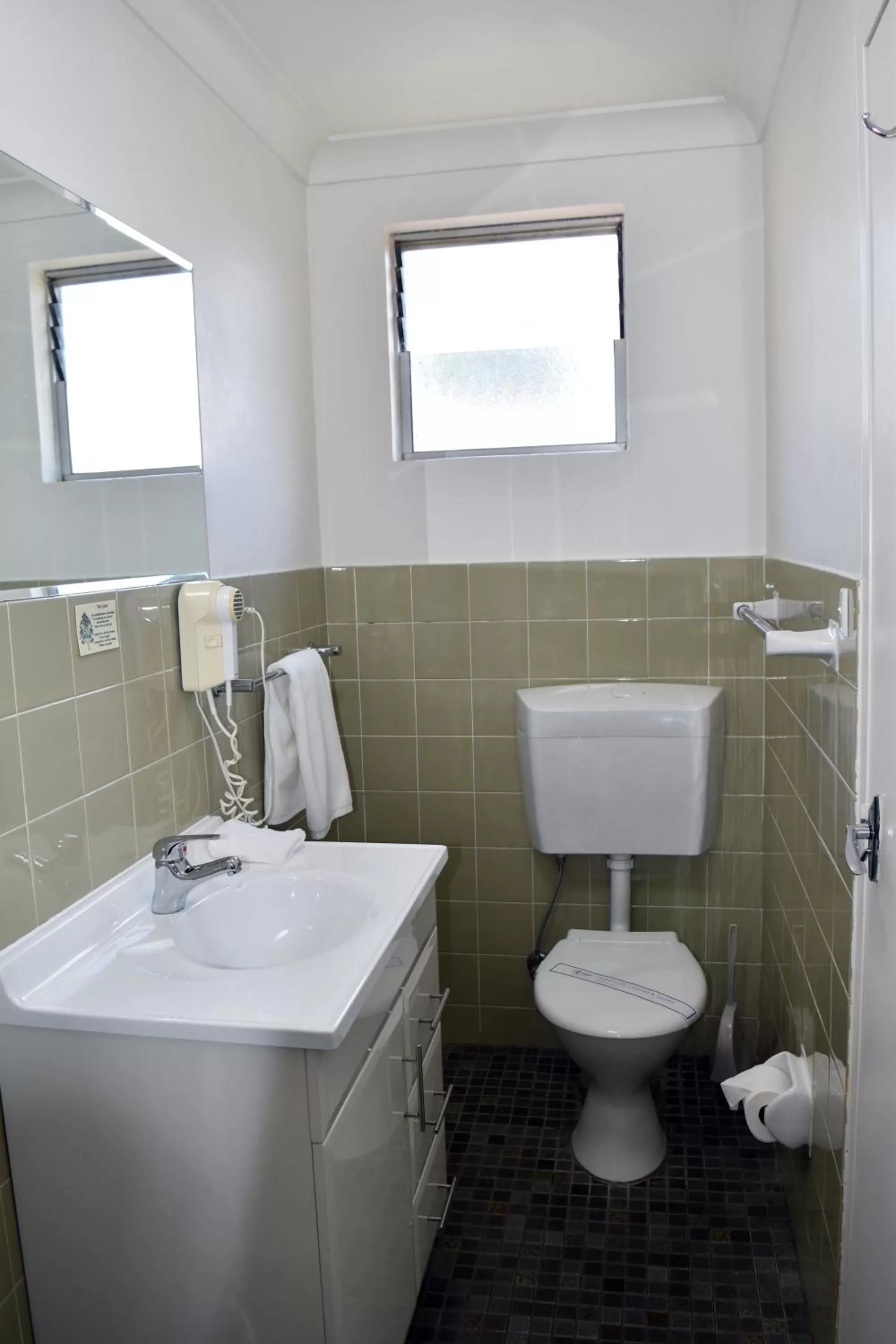 Ten Dollar Town Motel