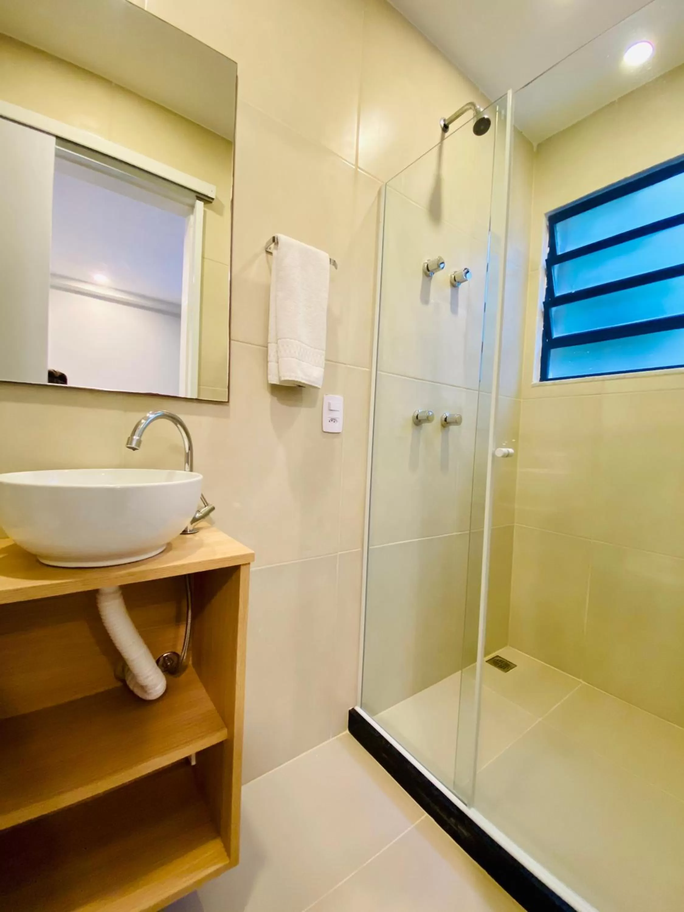 Bathroom in Injoy Suítes & Aparts