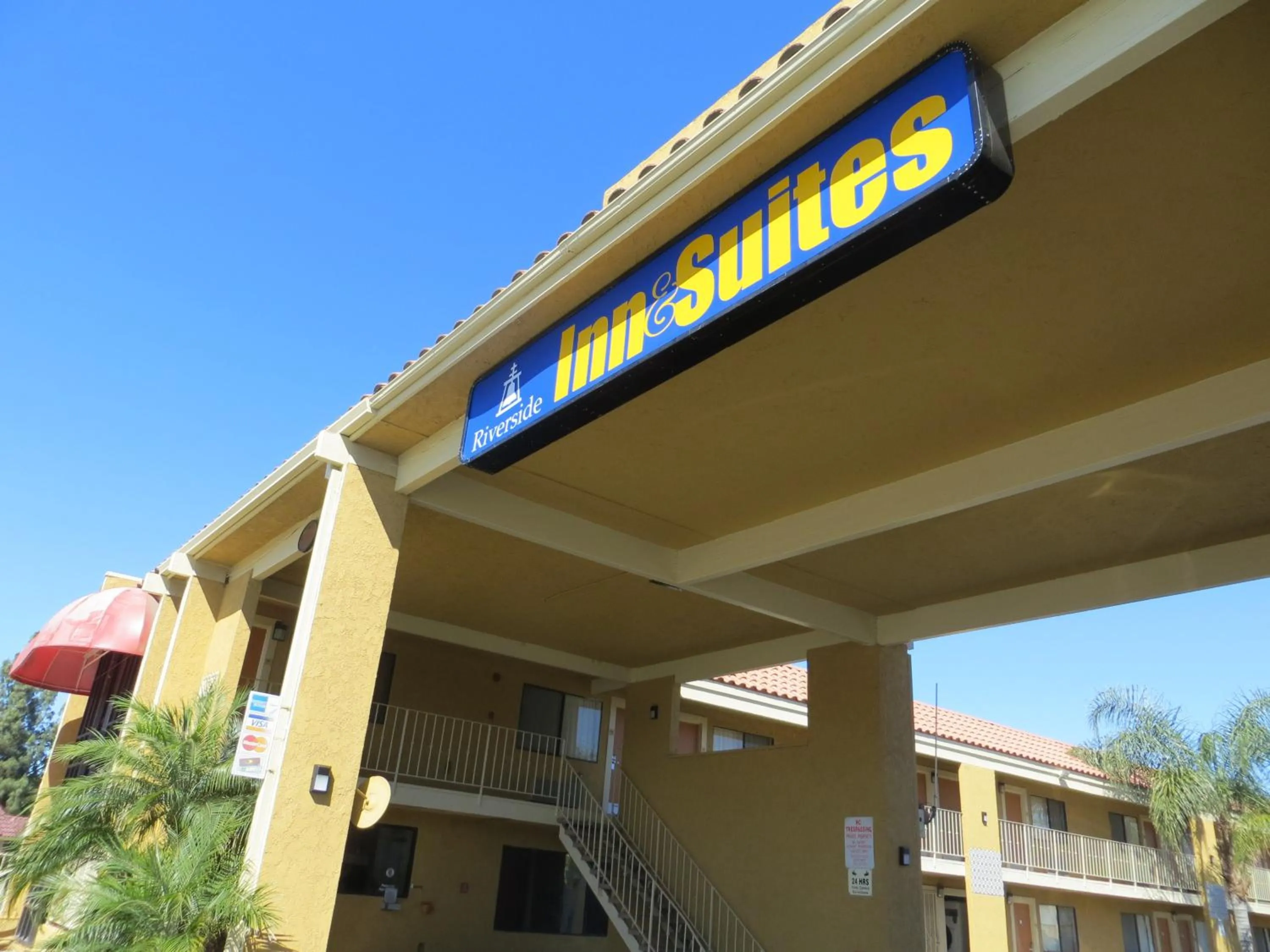 Day in Riverside Inn & Suites