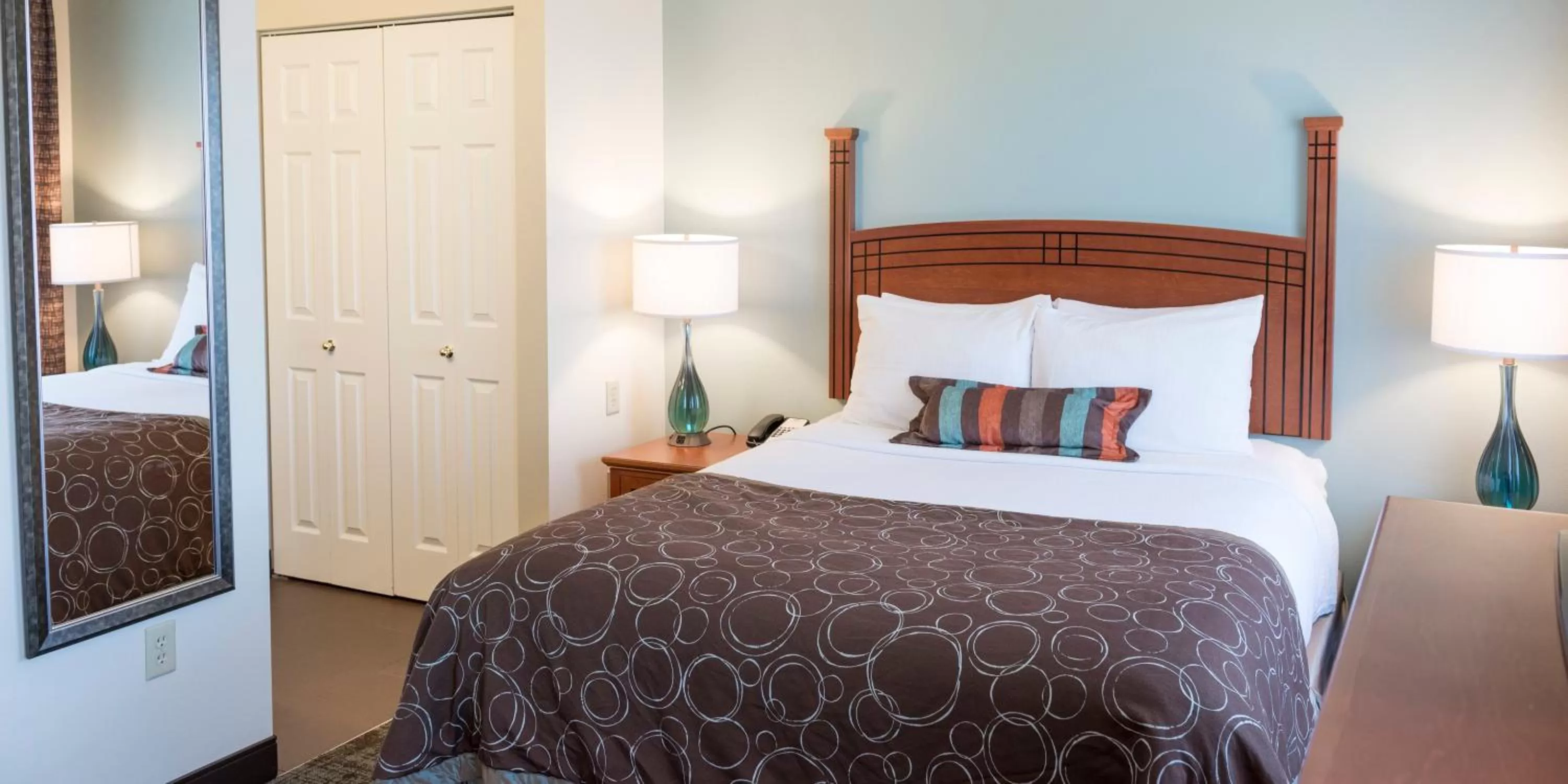 Photo of the whole room, Bed in Staybridge Suites Fargo by IHG