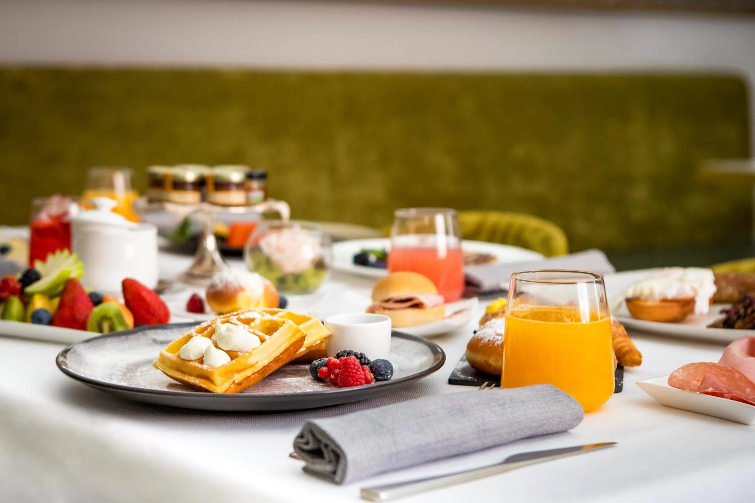 Breakfast in Elizabeth Unique Hotel | a Member of Design Hotels™